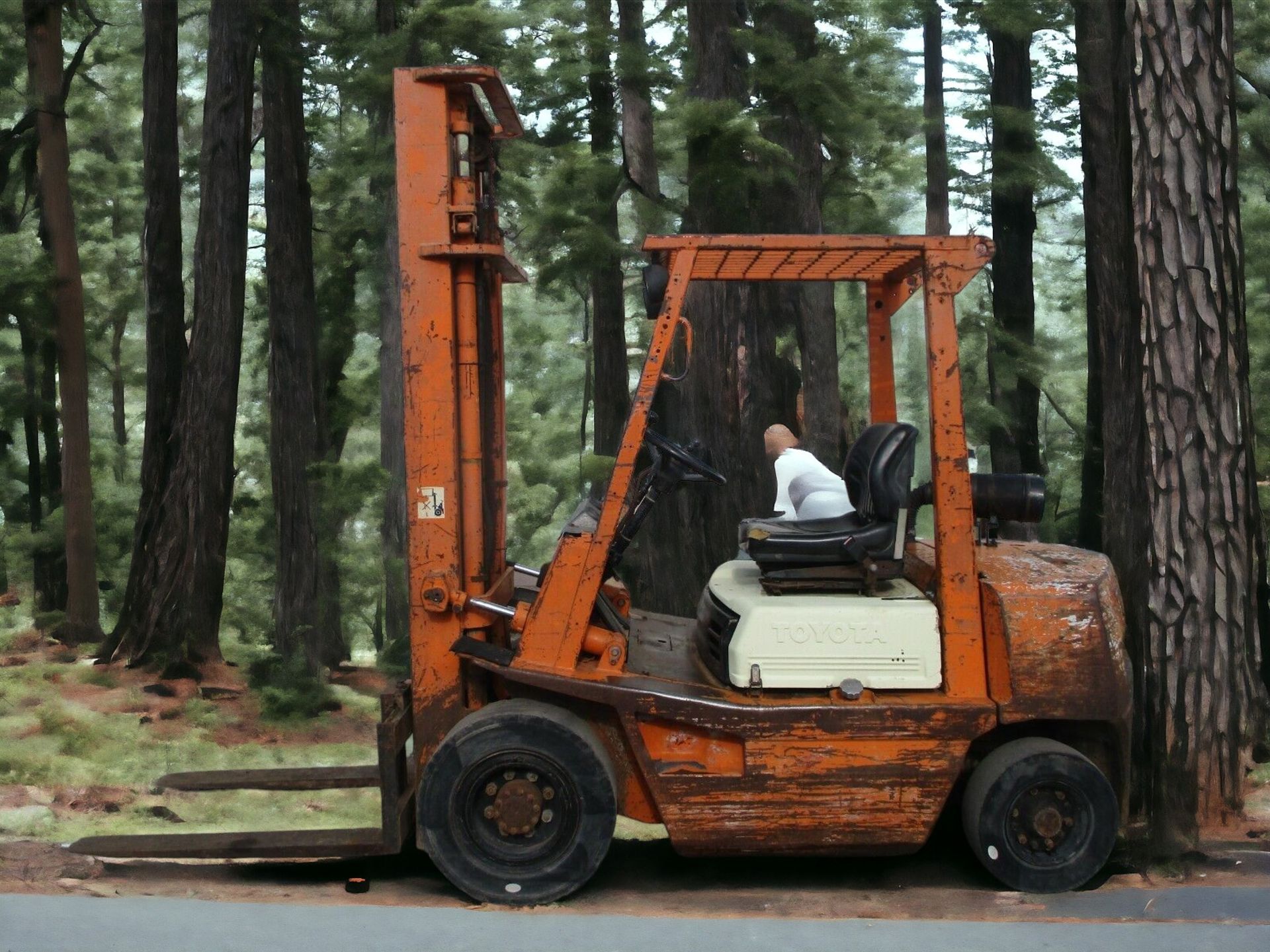 TOYOTA 4FDF25 FORKLIFT