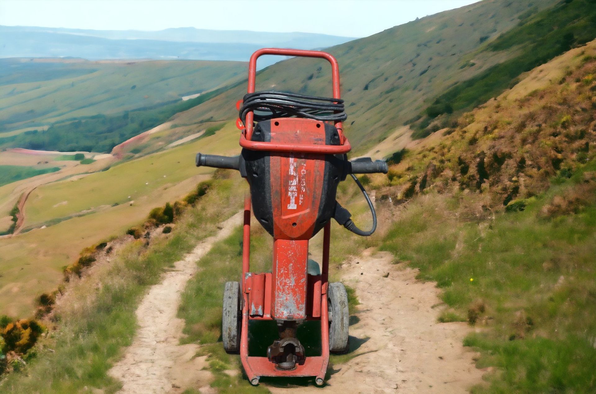 UNLEASH POWER WITH THE HILTI TE 3000-AVR HEAVY DUTY ELECTRIC BREAKER - Image 7 of 7