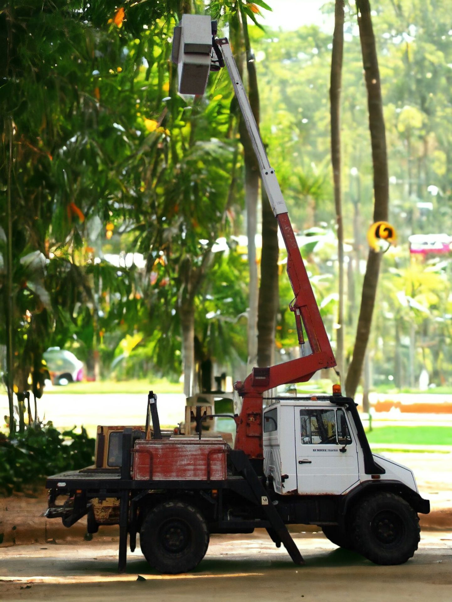 UNIMOG U100L TURBO CHERRY PICKER - REACH NEW HEIGHTS WITH CONFIDENCE! - Image 21 of 23