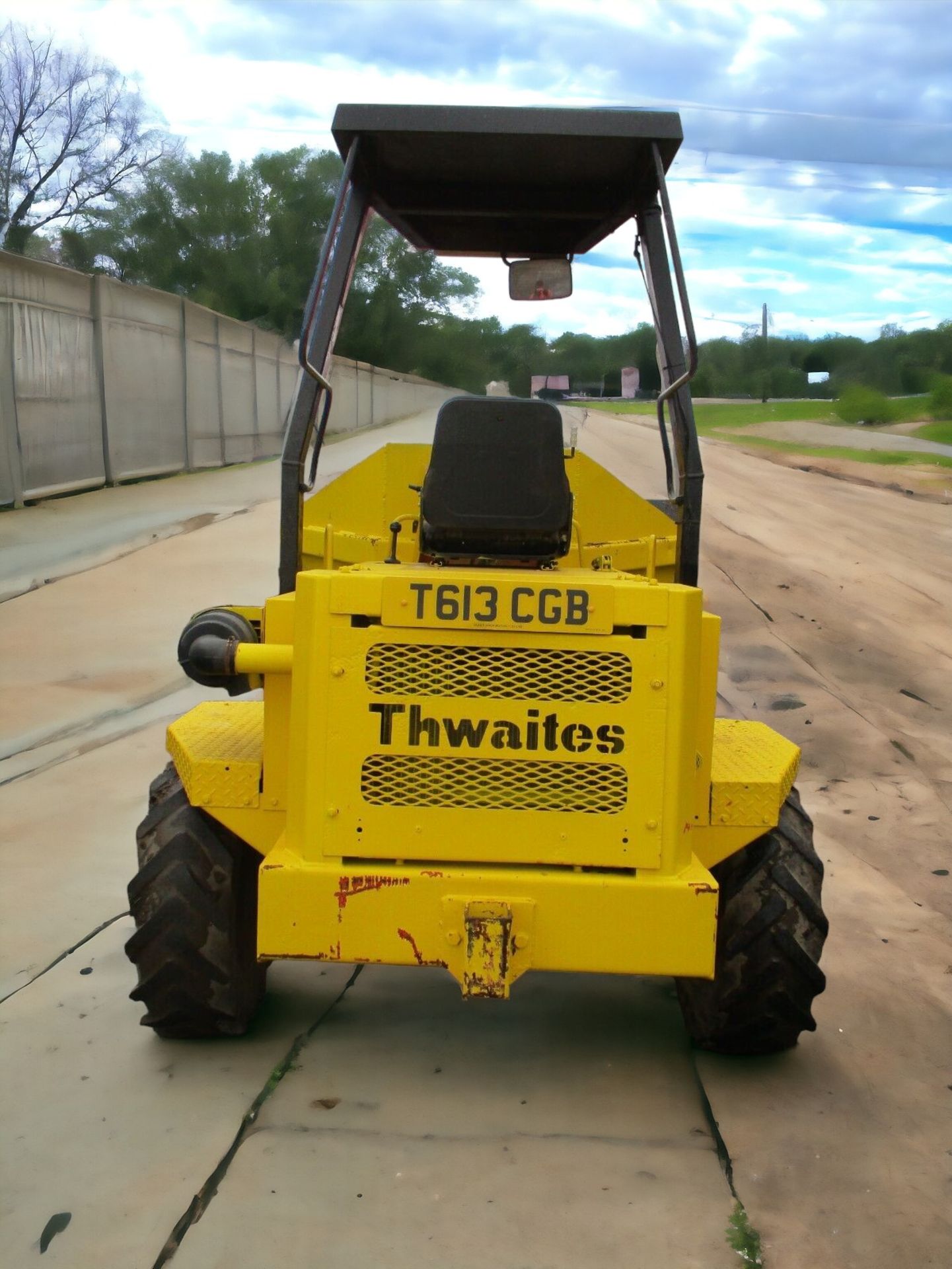 THWAITES 5-TON DUMPER WITH SWIVEL SKIP AND PERKINS ENGINE - Image 7 of 11