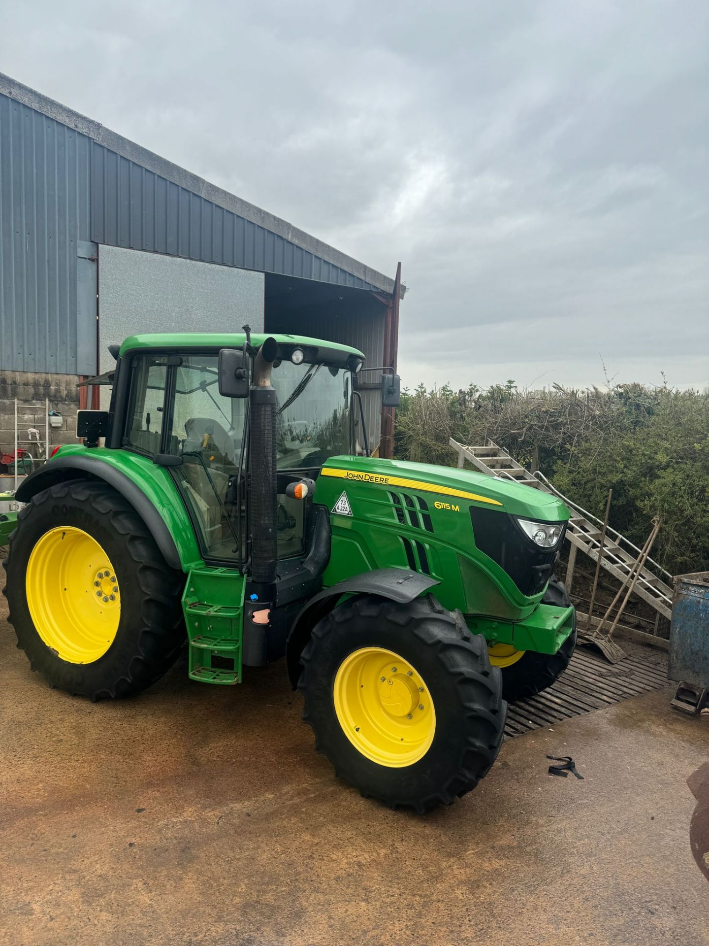 JOHN DEERE 6115M TRACTOR