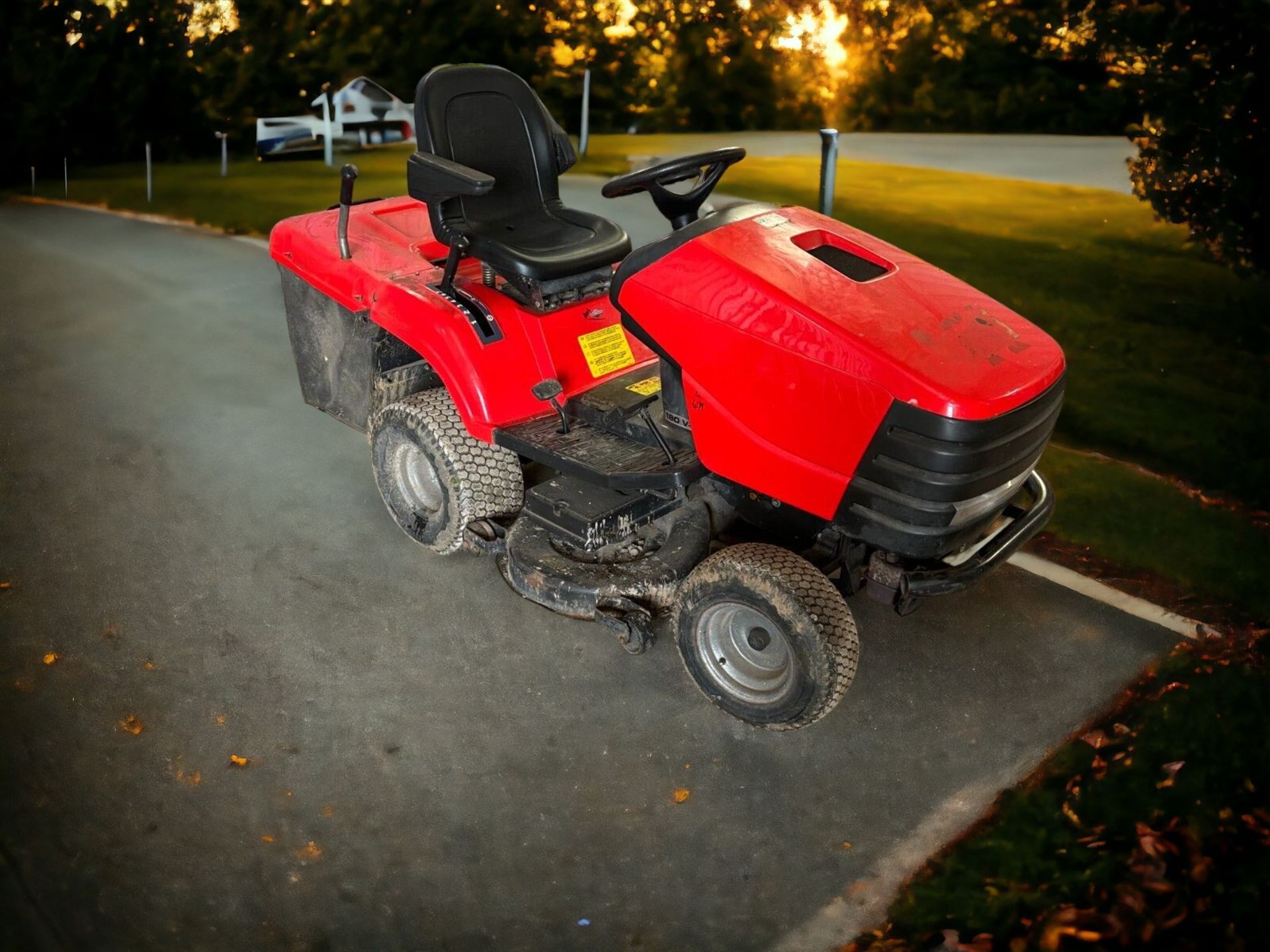 HYDROSTATIC DRIVE, 18HP BRIGGS AND STRATTON ENGINE, ELECTRIC START - Image 3 of 3