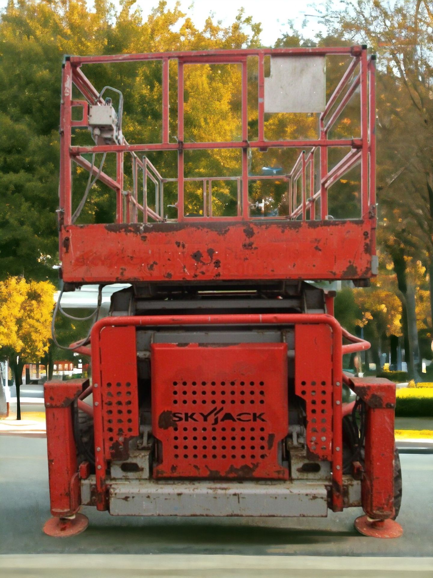 2012 SKYJACK SJ8841 SCISSOR LIFT WITH LEVELLING JACK LEGS - Image 4 of 13