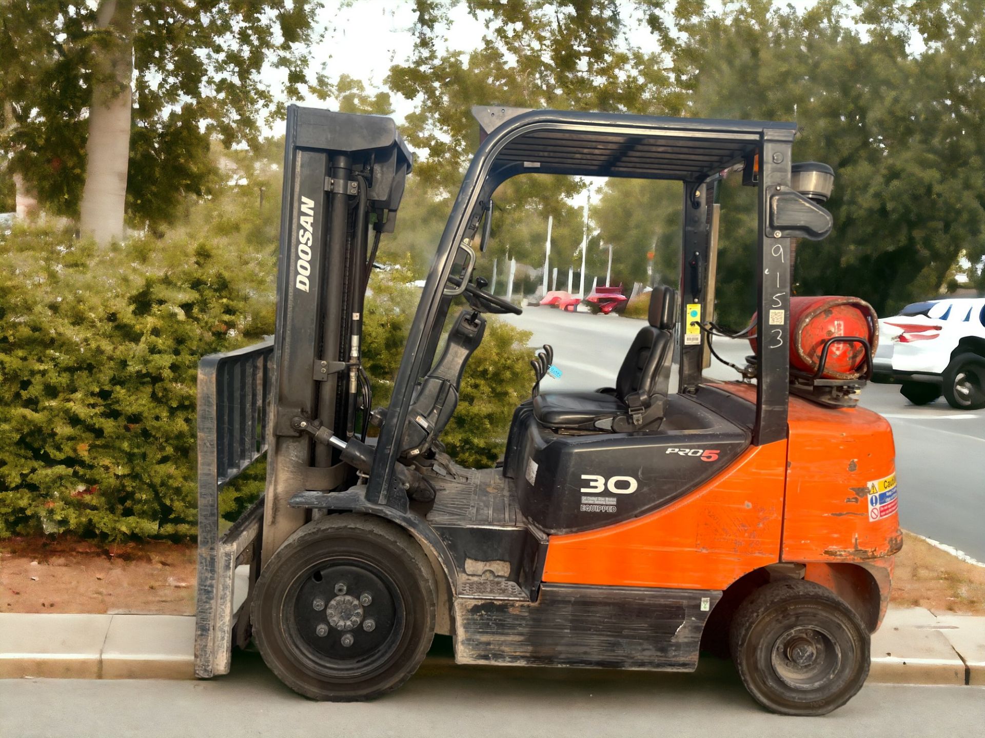 DOOSAN LPG FORKLIFT - MODEL G30P-5 (2010)