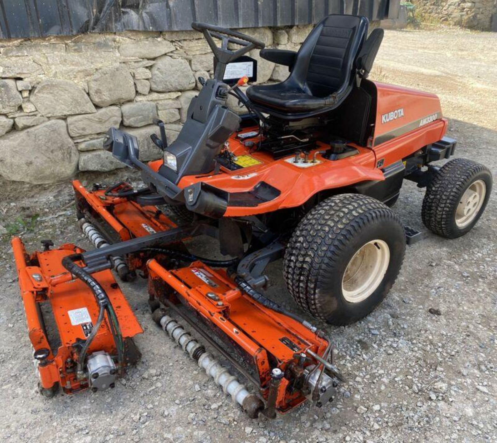 KUBOTA AM3300: DIESEL GARDEN TRACTOR GRASS CUTTER - Image 3 of 13