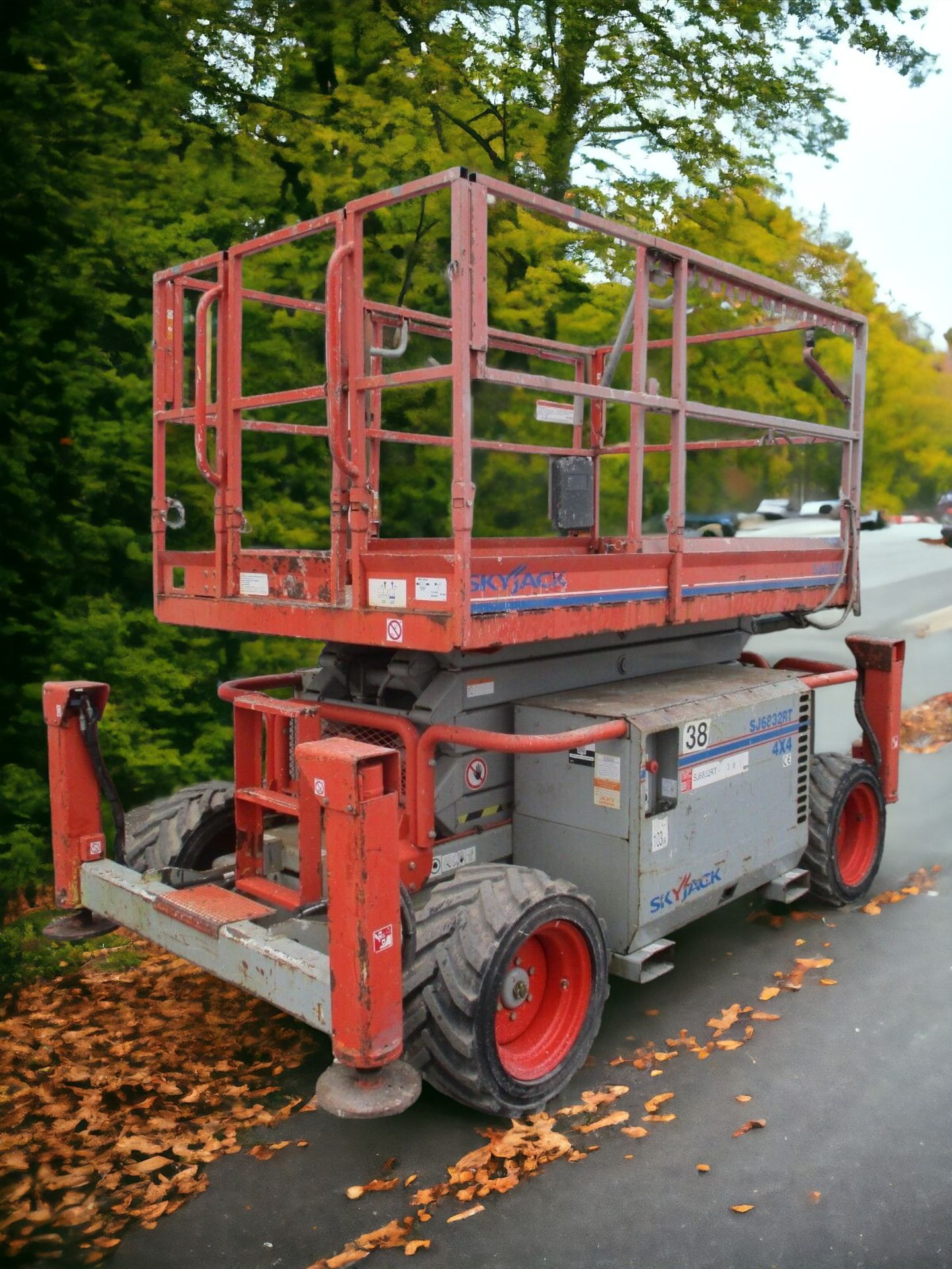 ELEVATE YOUR PROJECTS WITH THE RELIABLE SKYJACK SJ6832 SCISSOR LIFT - Image 8 of 12