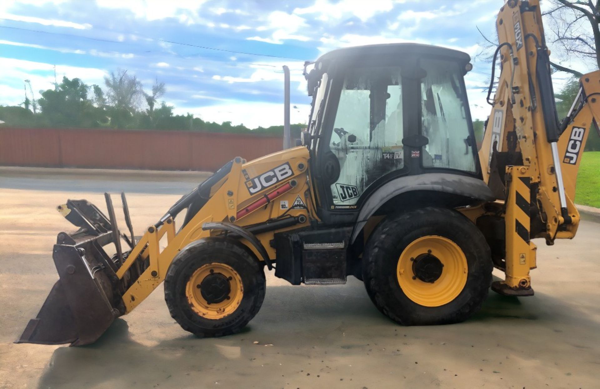 JCB 3CX CONTRACTOR BACKHOE LOADER YEAR 2017 - Image 2 of 10