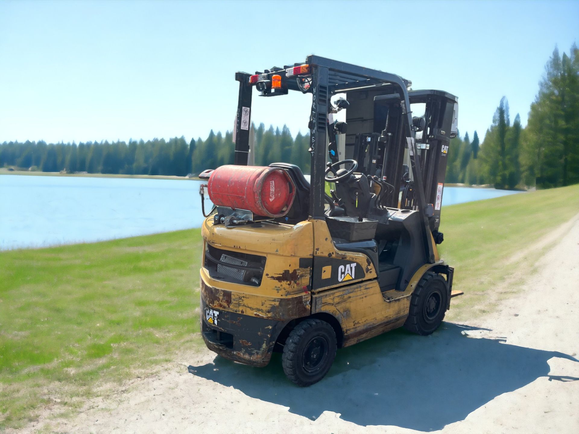 CAT LIFT TRUCKS GP18N LPG FORKLIFT - Image 3 of 4