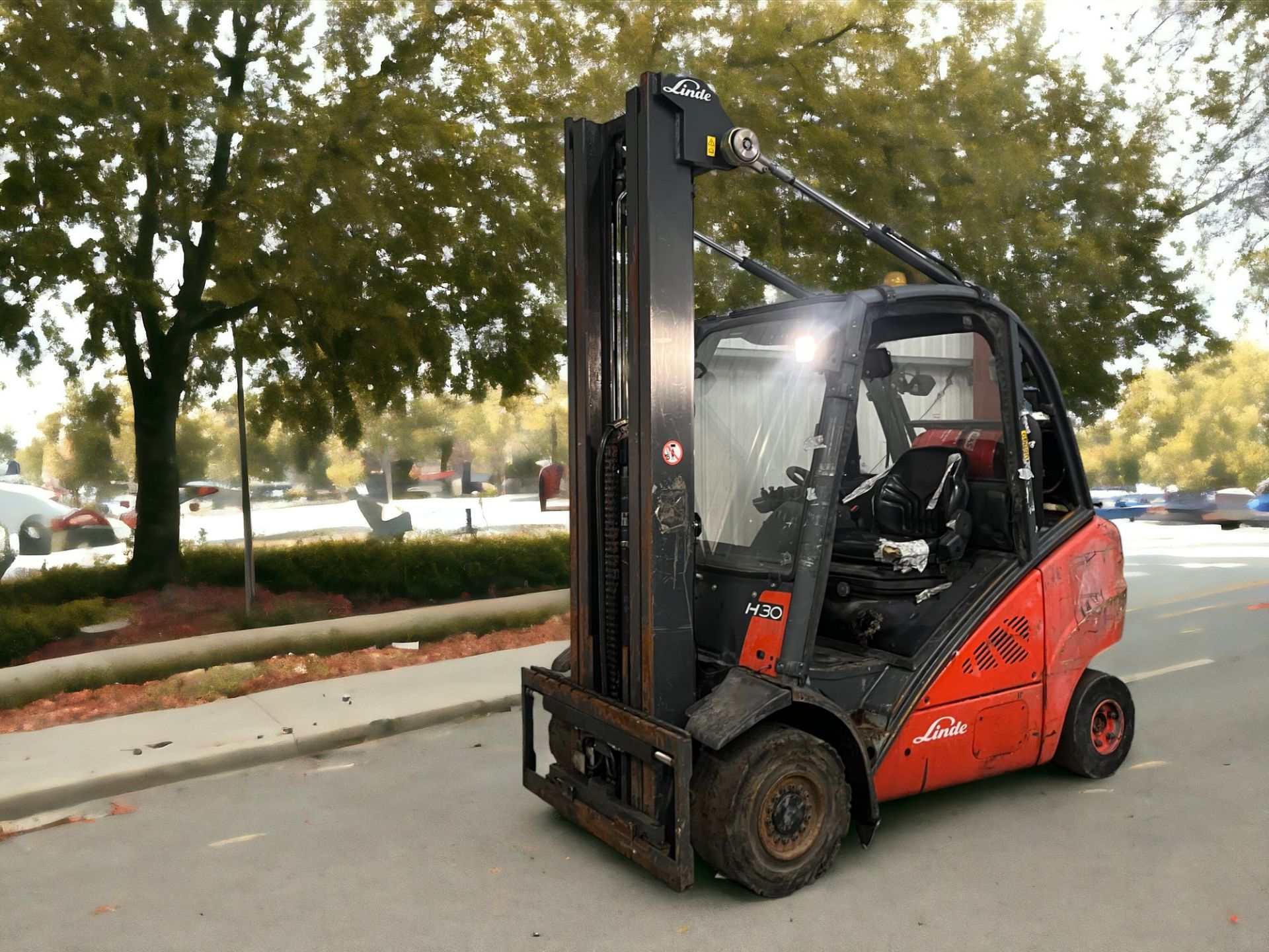 LINDE LPG FORKLIFT - MODEL H30T (2008) - Image 2 of 6