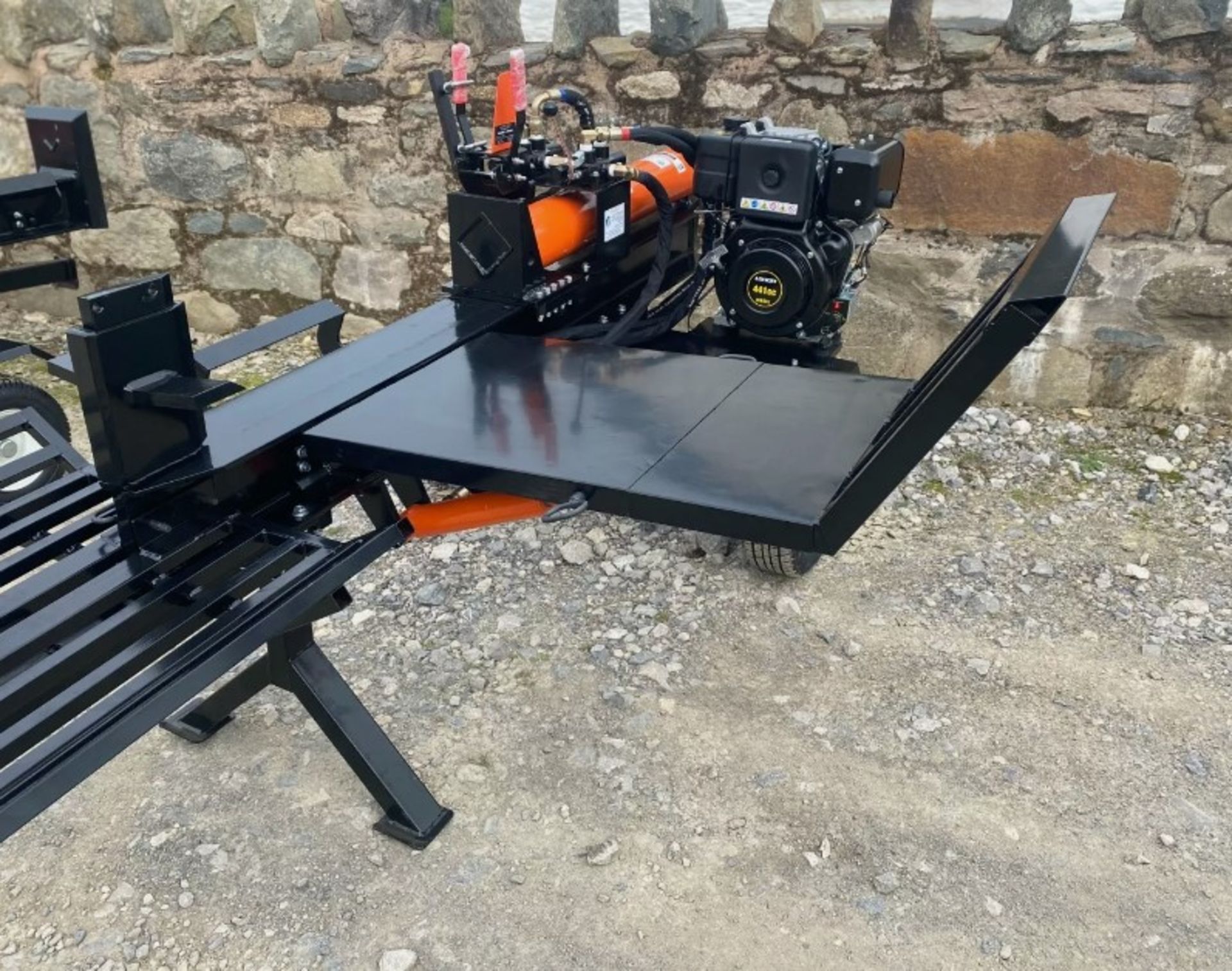 POWERUP MEGA SPLITTER 37 TON - YOUR ULTIMATE SOLUTION FOR HEAVY-DUTY LOG SPLITTING - Image 8 of 9