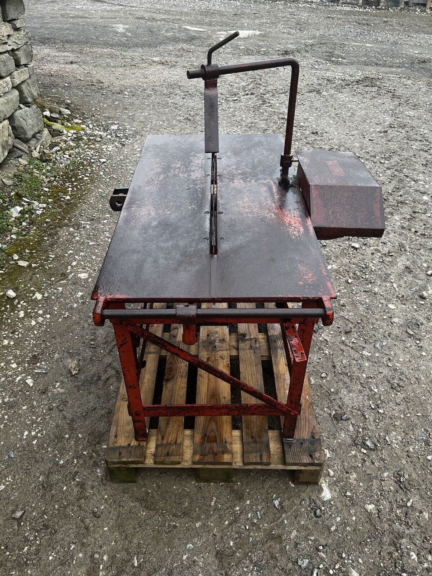 CONVERTIBLE POWER: TRACTOR SAW BENCH - ADAPTABLE FOR YOUR PTO NEEDS - Image 3 of 7