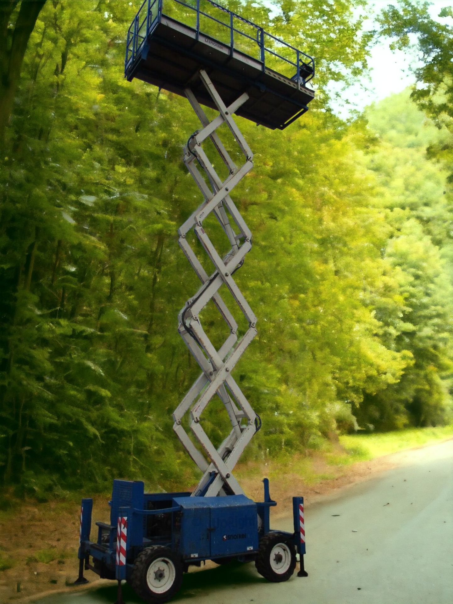 2007 UPRIGHT X33RT SCISSOR LIFT - Image 13 of 14