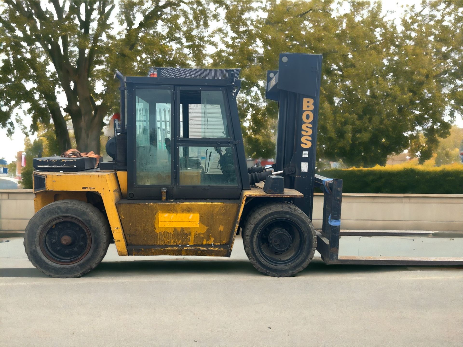 BOSS DIESEL FORKLIFT - MODEL 390-4C3 (1998) - Image 5 of 6