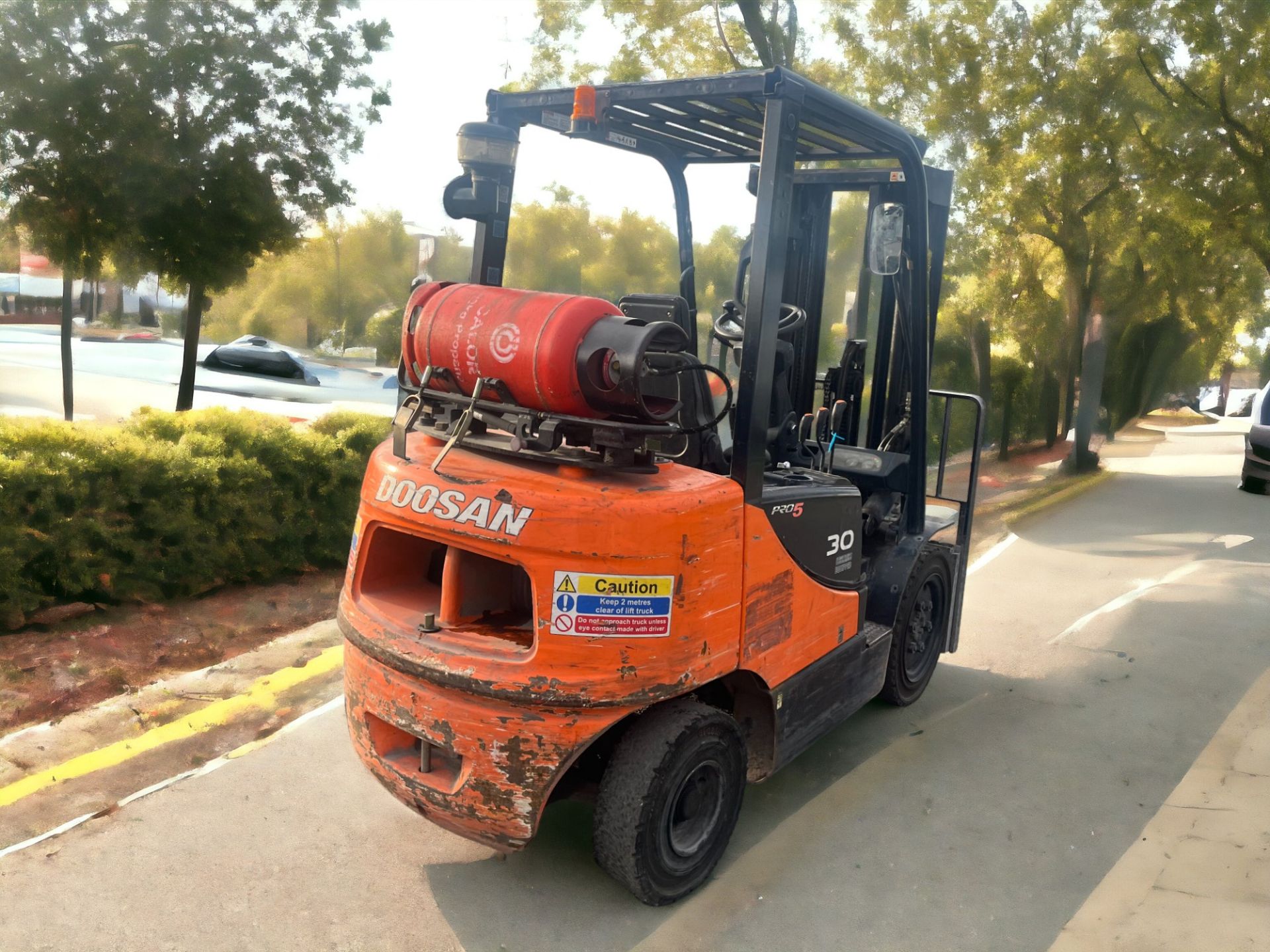 DOOSAN LPG FORKLIFT - MODEL G30P-5 (2010) - Image 5 of 6