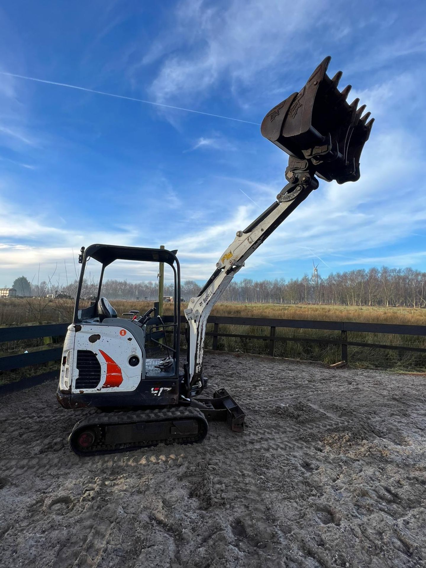 2021 BOBCAT E17 MINI DIGGER EXCAVATOR TRACK MACHINE 1.7 TON ! 3 BUCKETS - Image 10 of 20