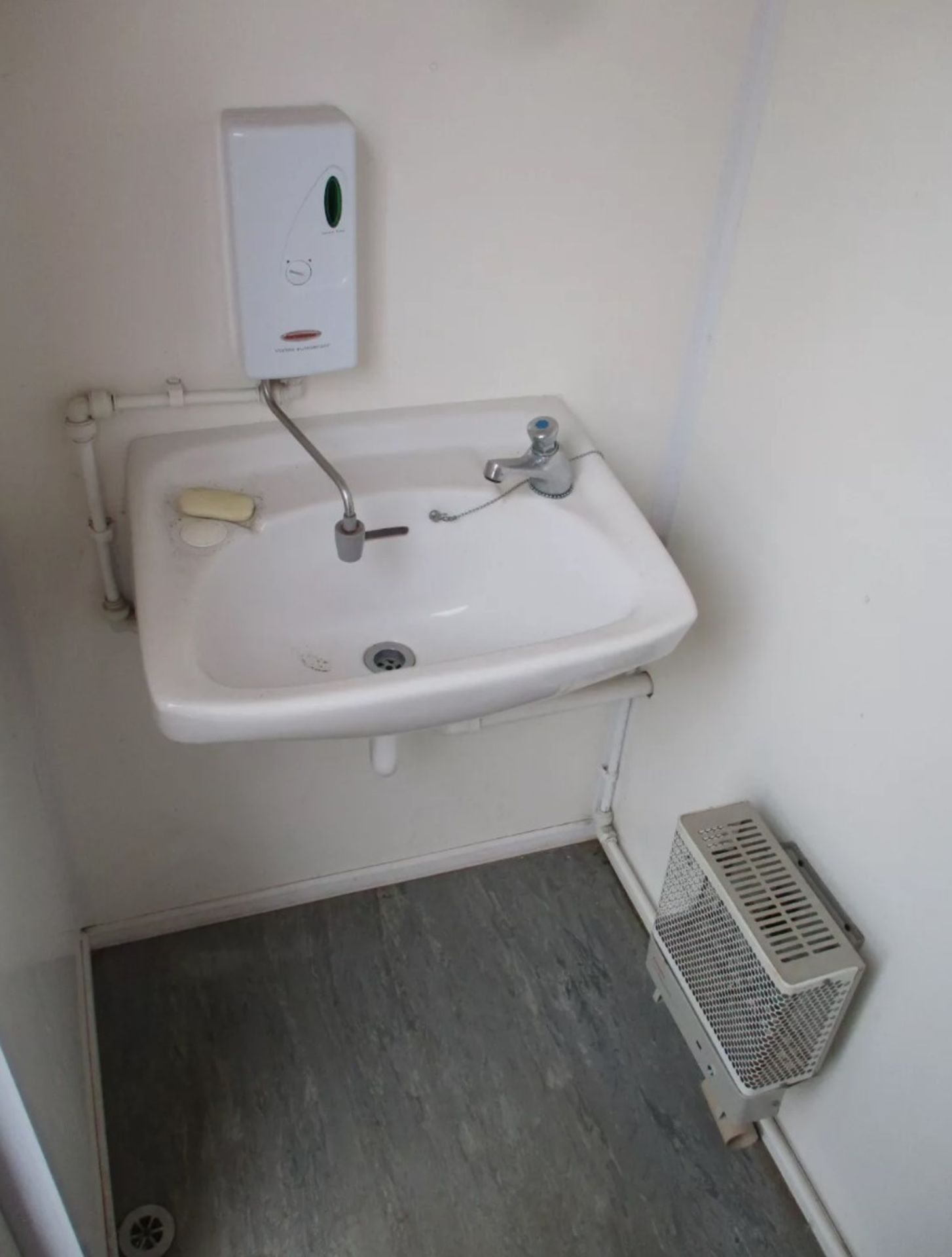 SHIPPING CONTAINER TOILET BLOCK: YOUR COMPLETE PORTABLE SANITATION SOLUTION - Image 6 of 11