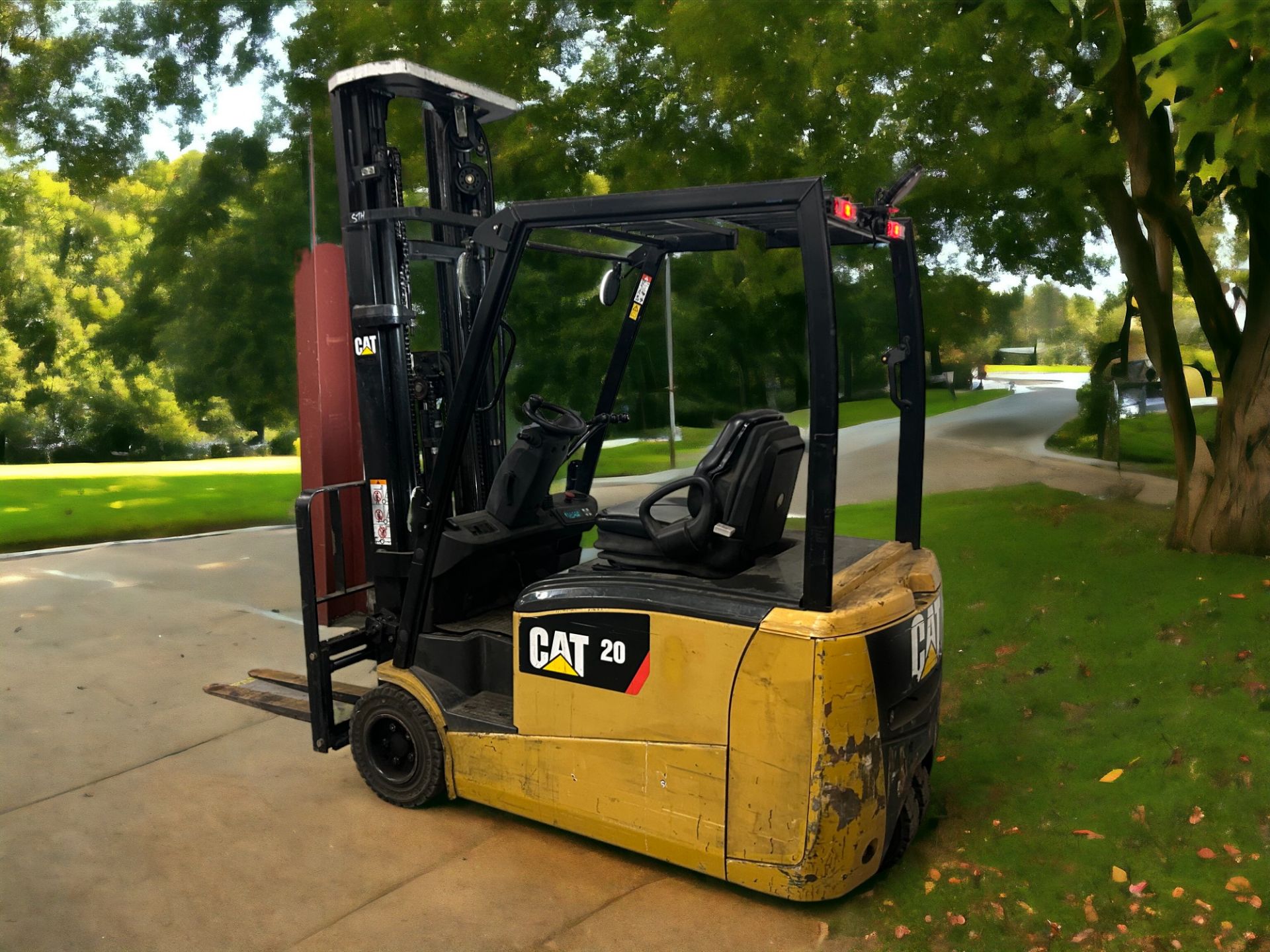 AT LIFT TRUCKS EP20PNT ELECTRIC FORKLIFT **(INCLUDES CHARGER)** - Image 4 of 6
