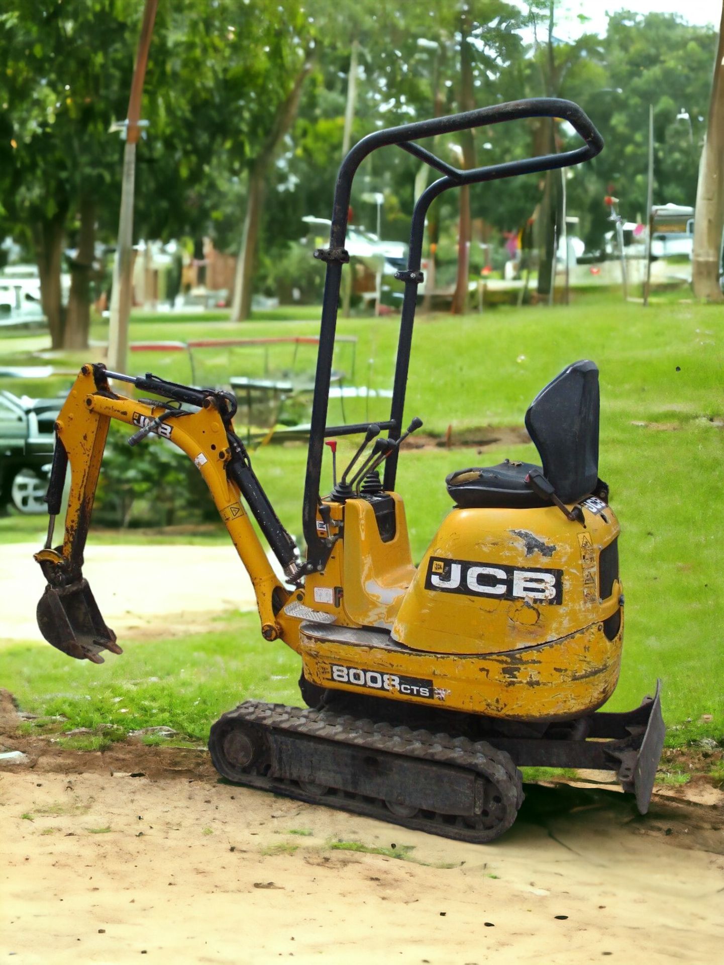 UNLOCK PRECISION AND POWER WITH THE JCB 8008 EXCAVATOR - Image 7 of 11
