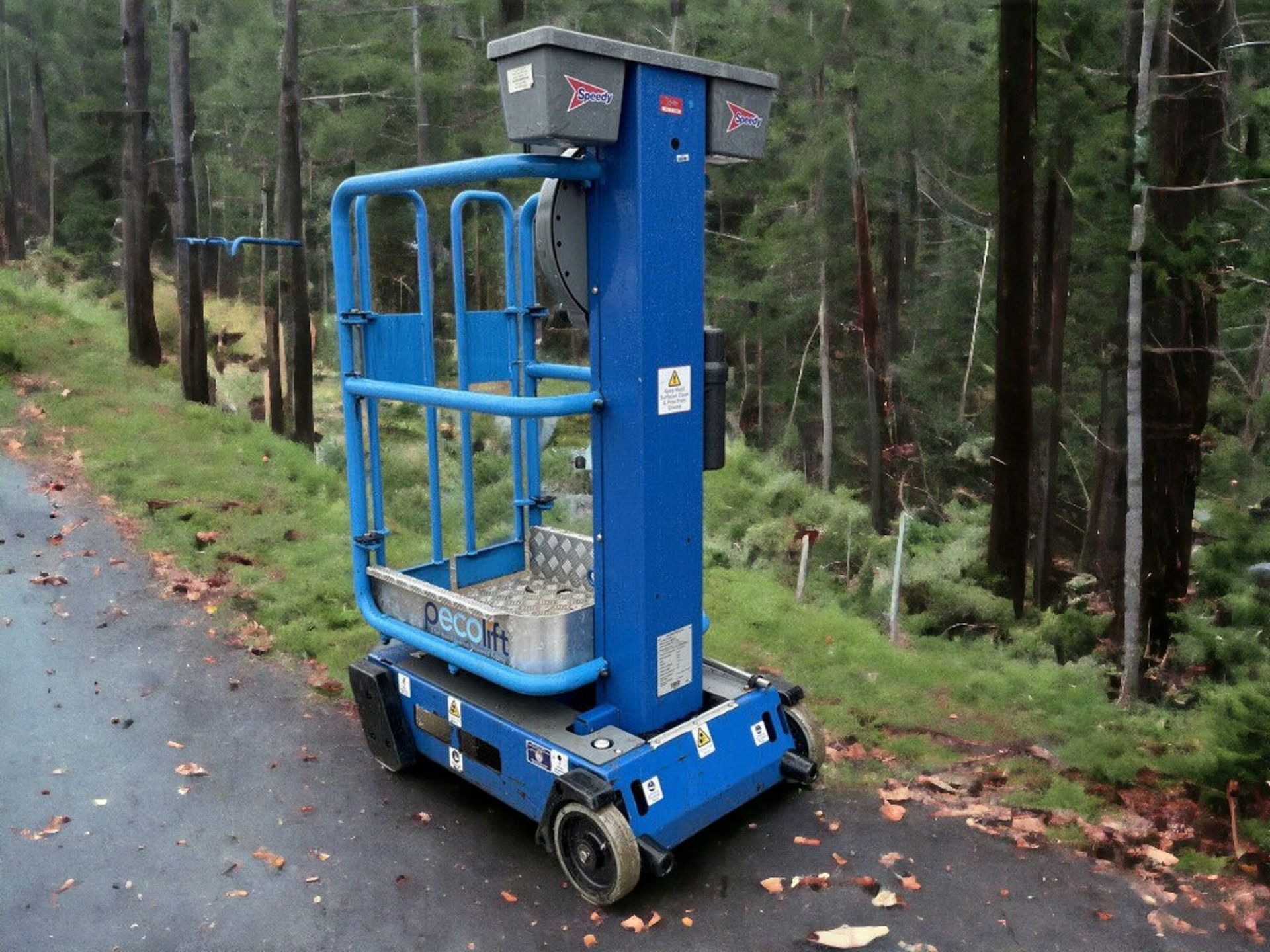 2018 POWER TOWER PECOLIFT PUSH AROUND LIFT - IDEAL FOR VERSATILE INDOOR PROJECTS