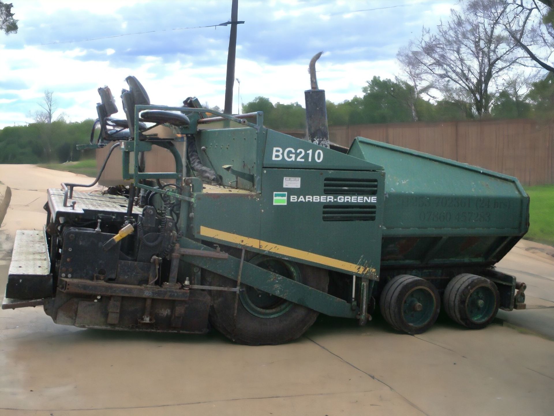 PERFORMANCE WITH THE BARBER GREENE BGP 210 TARMAC PAVER