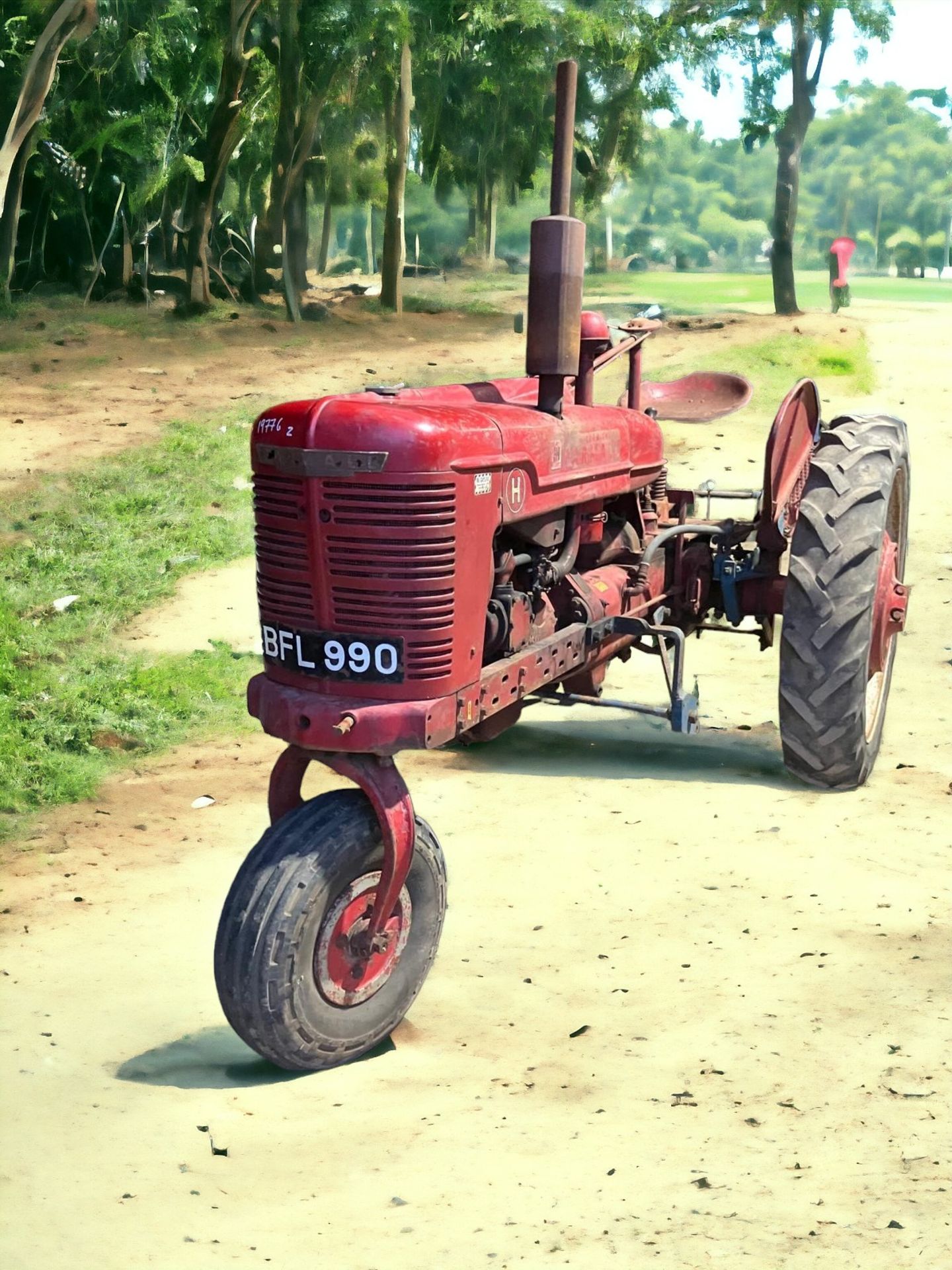 INTERNATIONAL FARMALL H TRACTOR - Image 7 of 7