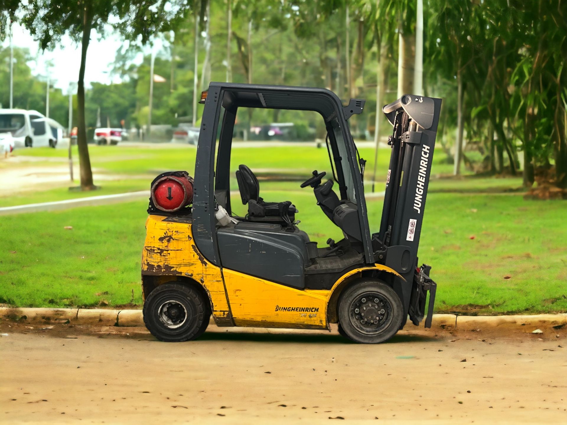 JUNGHEINRICH TFG425 LPG FORKLIFT - Image 5 of 6