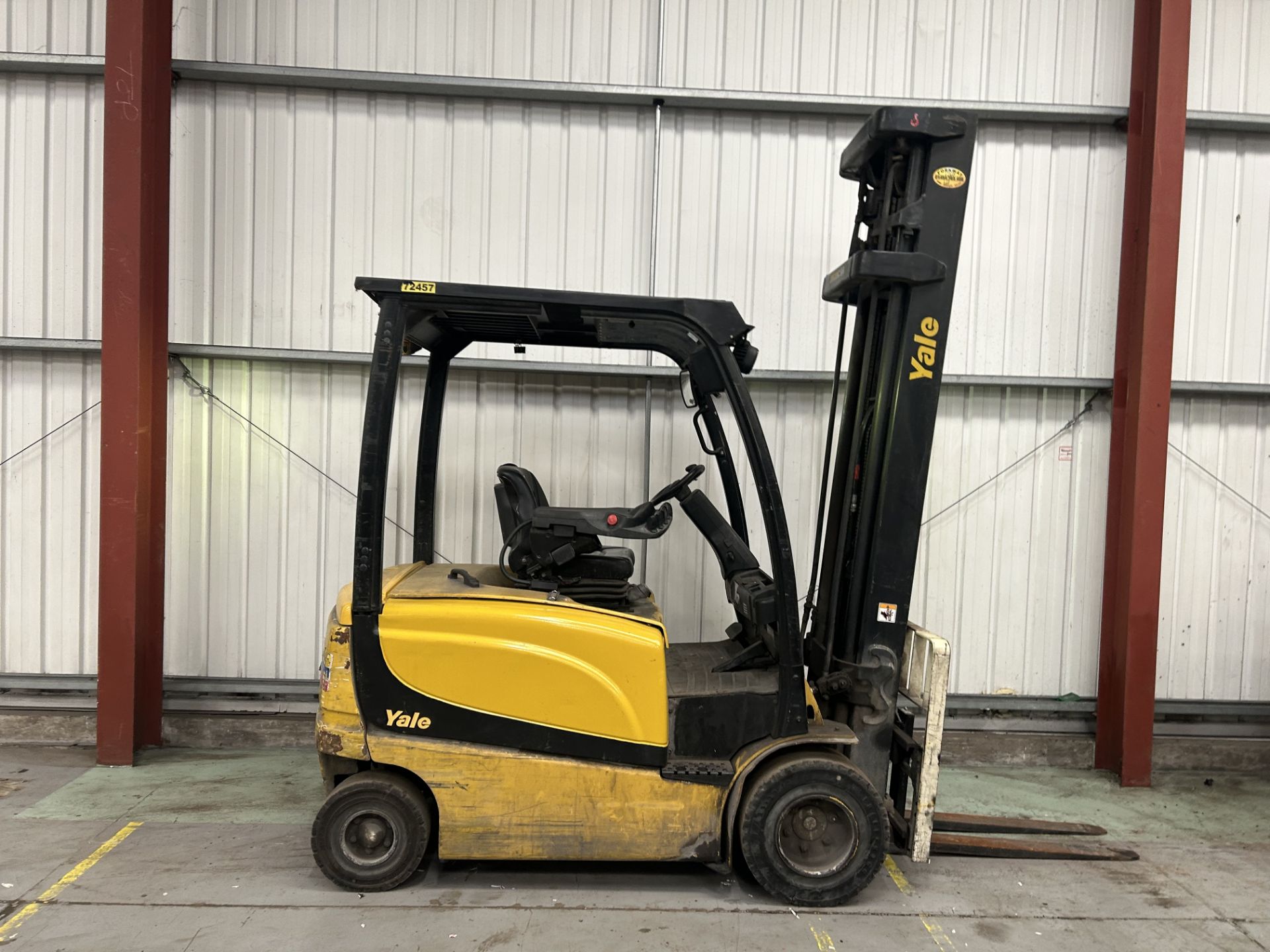 ELECTRIC - 4 WHEELS YALE ERP25VL **(INCLUDES CHARGER)** - Image 5 of 6