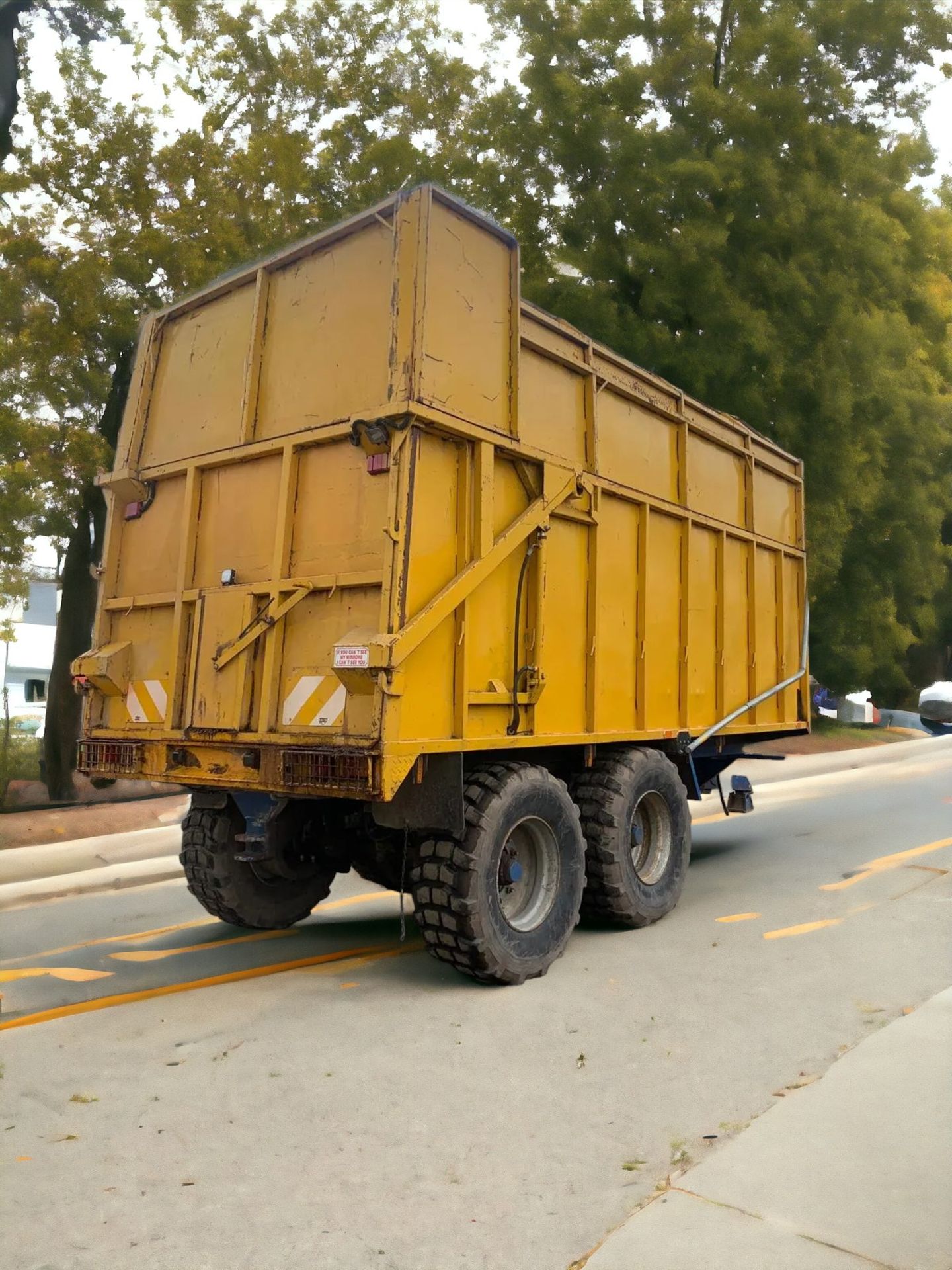 TWIN AXLE 14 TON SILAGE TRAILER WITH AIR AND HYDRAULIC BRAKES - Image 5 of 5