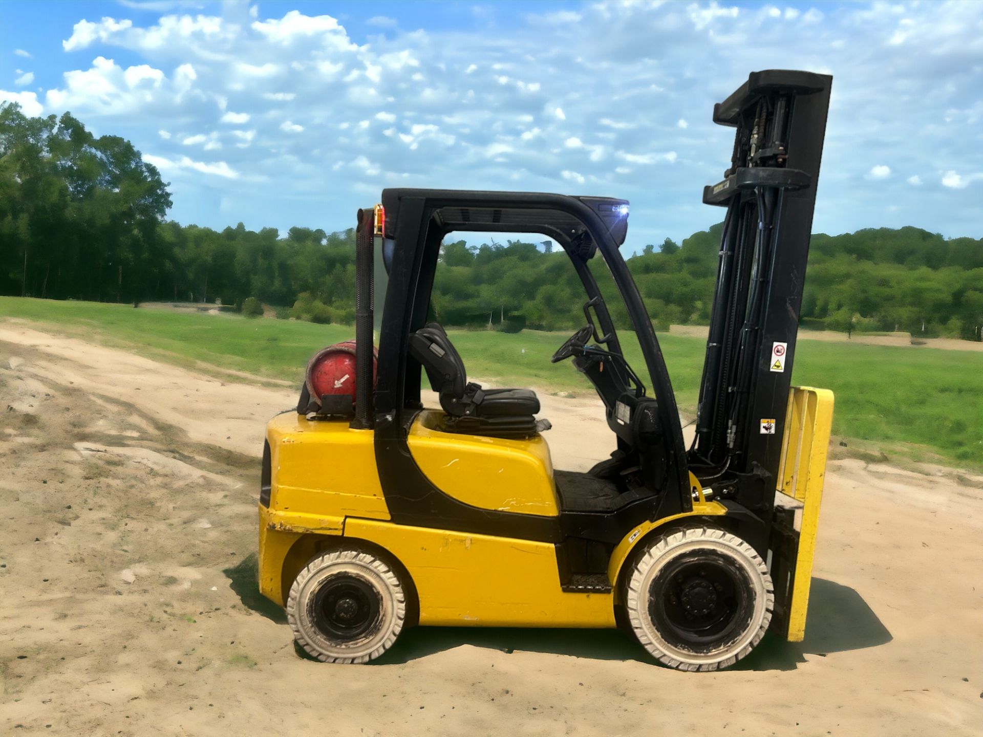 2010 YALE GLP30VX LPG FORKLIFT - Image 2 of 6