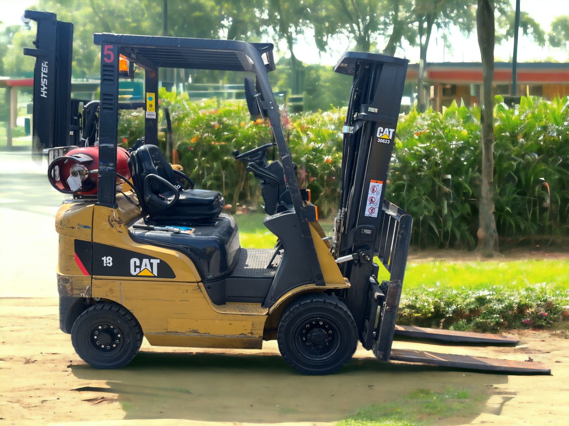 CAT LIFT TRUCK - GP18NT LPG FORKLIFT (2017) - Image 4 of 6