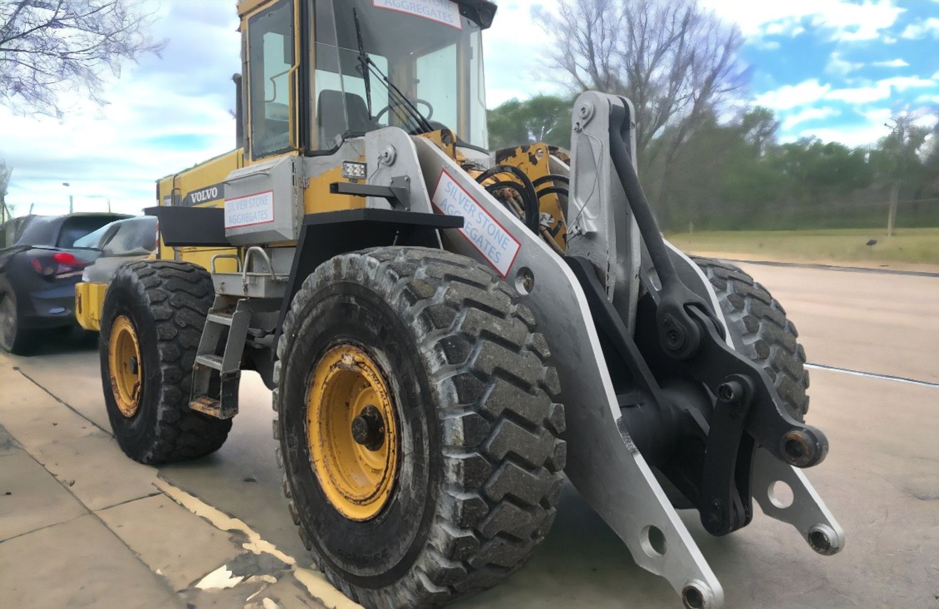 VOLVO L120 C WHEELED LOADER - Image 7 of 11