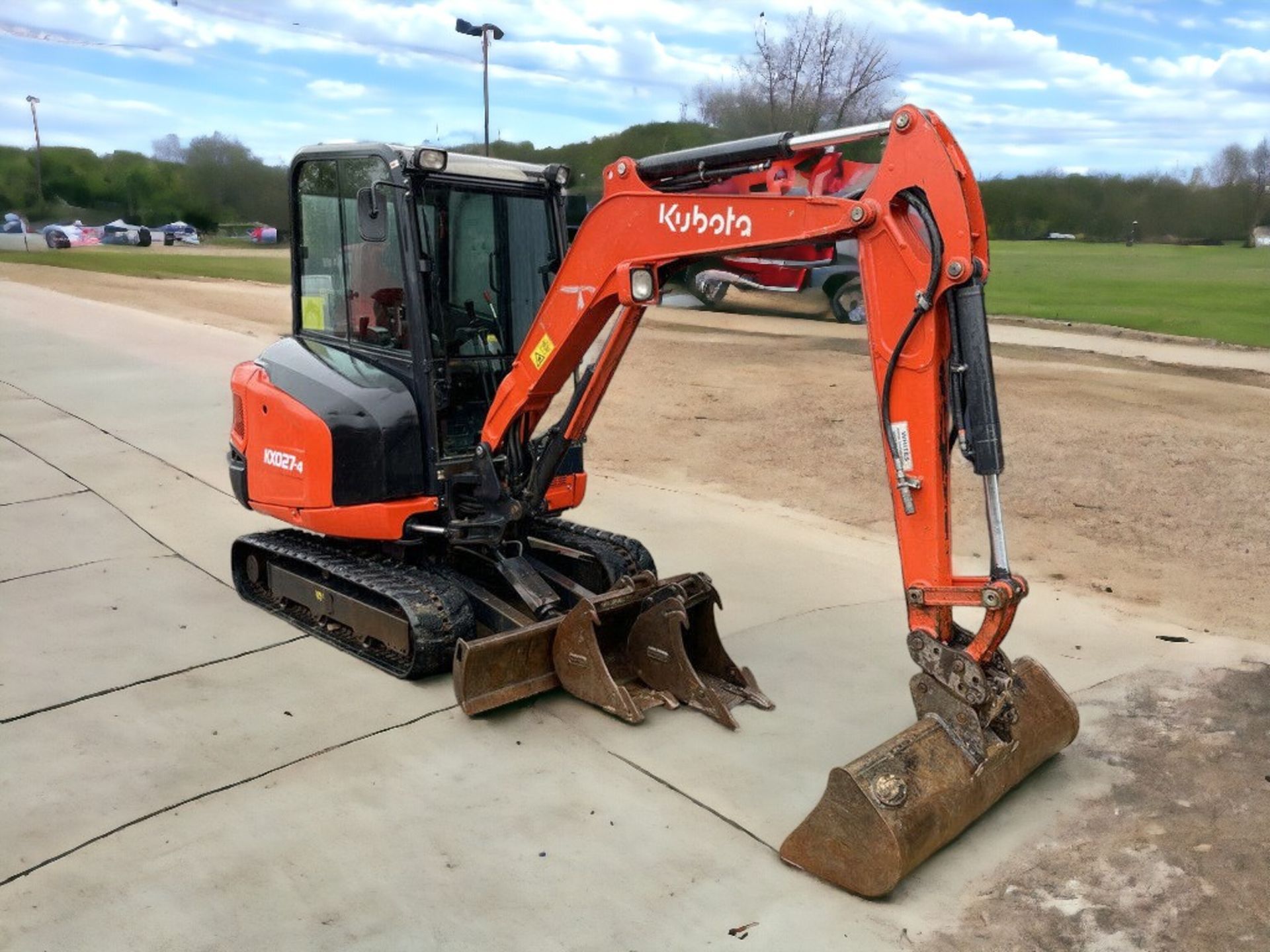 ENHANCE YOUR CONSTRUCTION PROJECTS: KUBOTA KX027-4 MINI EXCAVATOR - Image 5 of 11