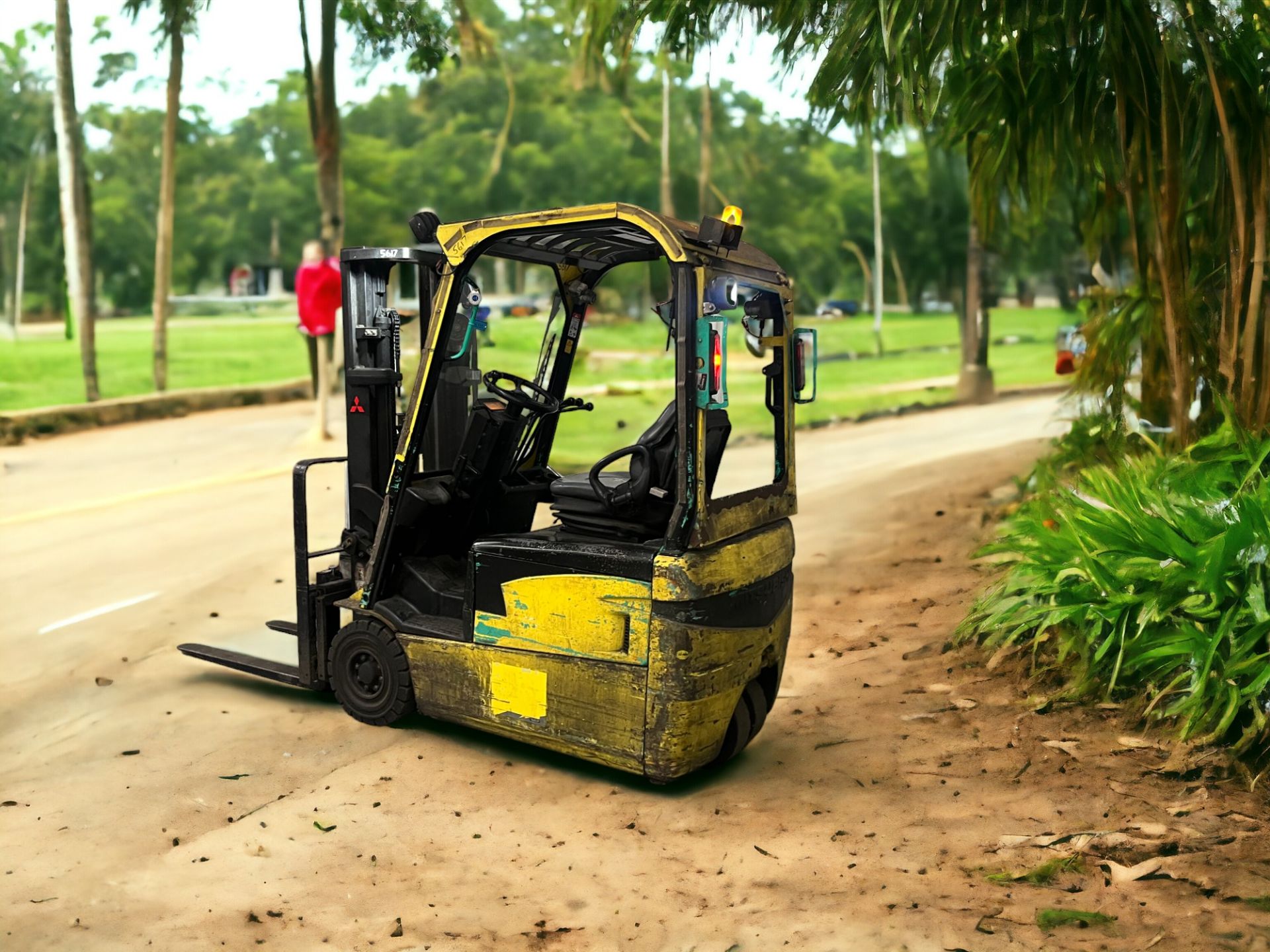 **(INCLUDES CHARGER)** MITSUBISHI ELECTRIC 3-WHEEL FORKLIFT - FB16NT (2011) - Image 3 of 6