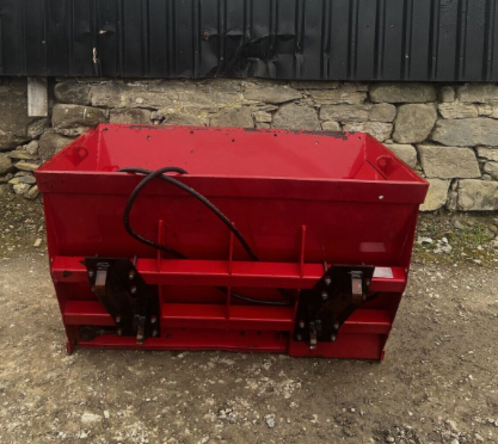 2012 AG150 DISPENSER BUCKET