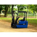 **(INCLUDES CHARGER)** CAT LIFT TRUCKS ELECTRIC 3-WHEEL FORKLIFT - EP18KRT (2002)