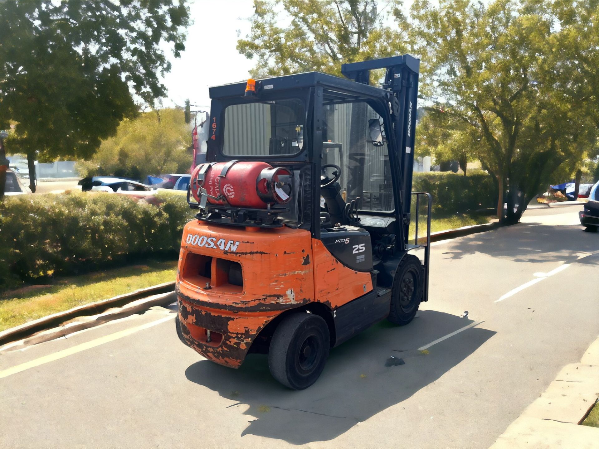 DOOSAN LPG FORKLIFT - MODEL G25E-5 (2011) - Image 4 of 7