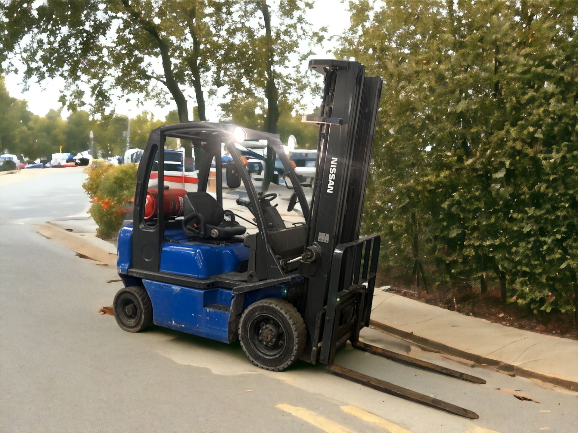 NISSAN LPG FORKLIFT - MODEL UD02A20PQ (2002) - Image 4 of 6