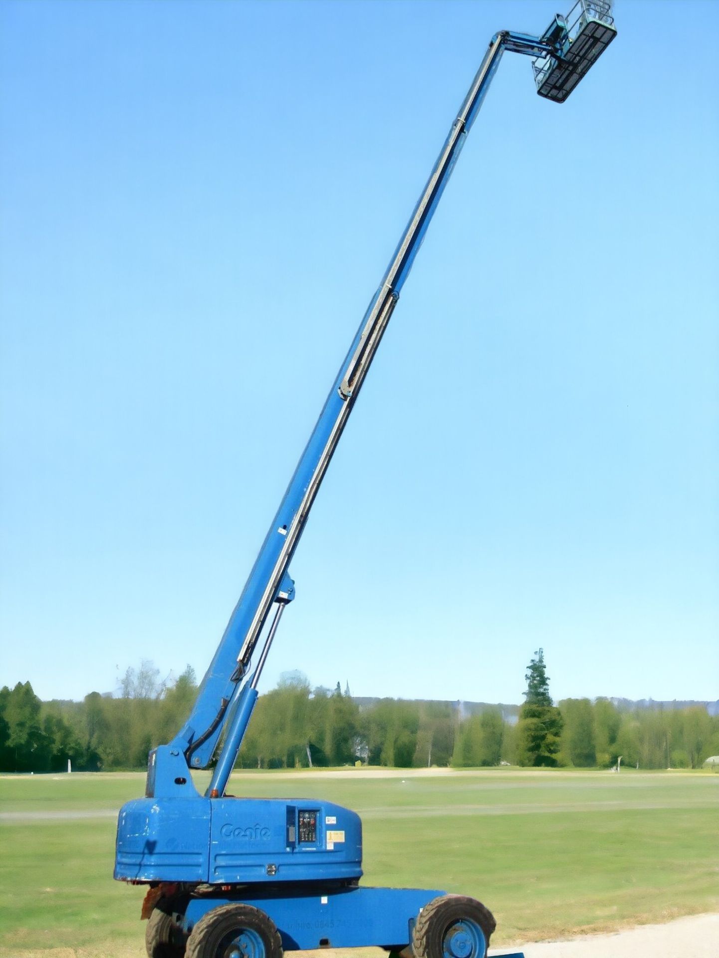 GENIE S85 CHERRY PICKER - REACH NEW HEIGHTS WITH CONFIDENCE! - Image 9 of 11