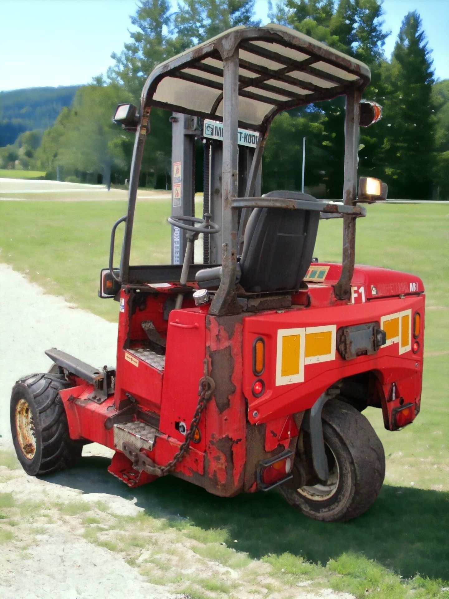 TERRAIN WITH THE MIGHTY MOFFETT MOUNTY M8 25.4 FORKLIFT - Image 9 of 14