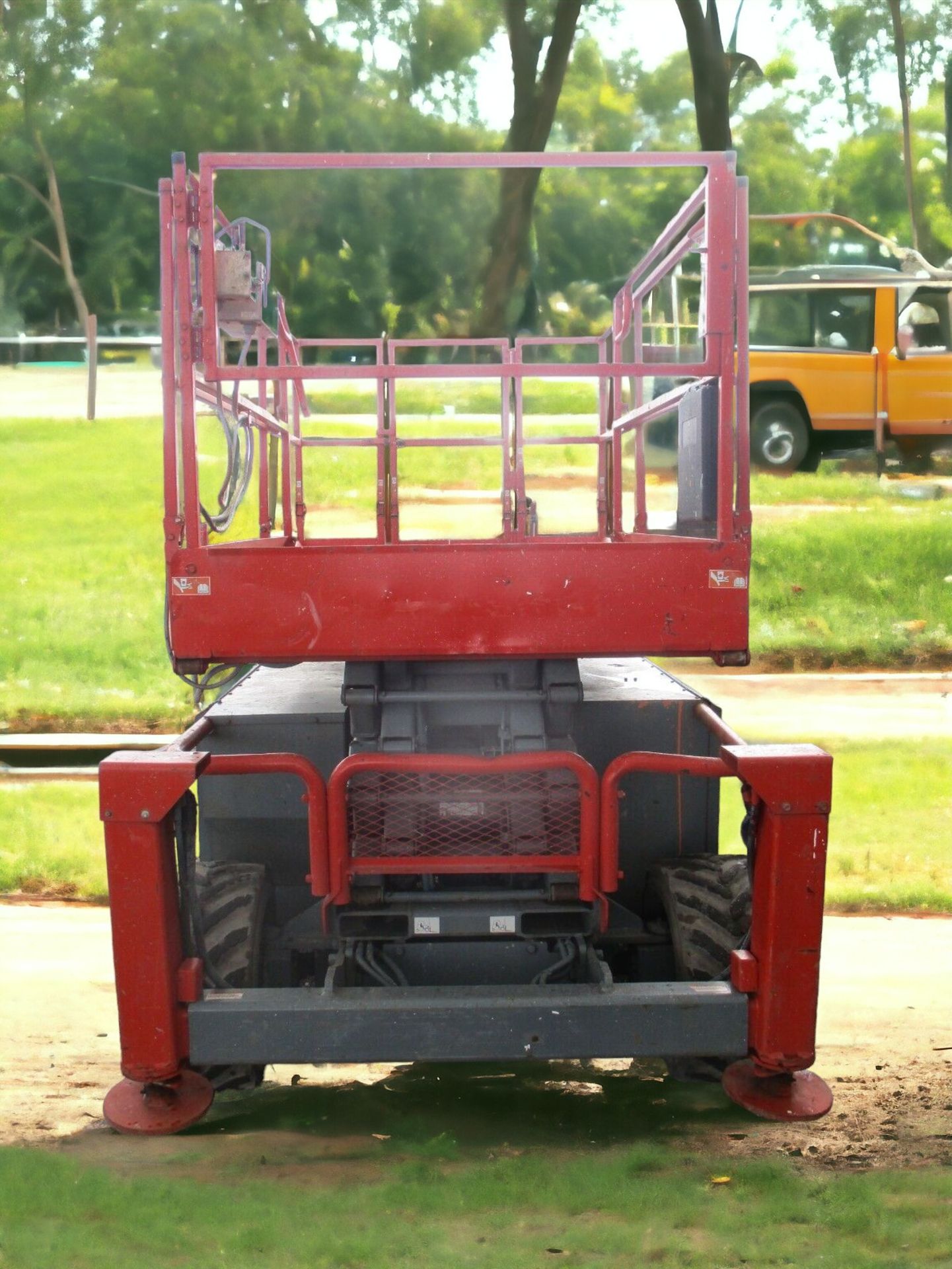 OWN THE SKIES WITH THE POWERFUL 2011 SKYJACK 6832 SCISSOR LIFT ACCESS PLATFORM - Image 4 of 12