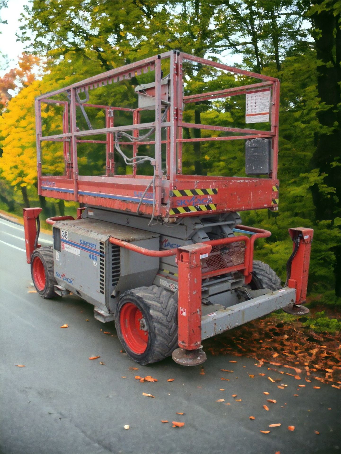 ELEVATE YOUR PROJECTS WITH THE RELIABLE SKYJACK SJ6832 SCISSOR LIFT - Image 7 of 12