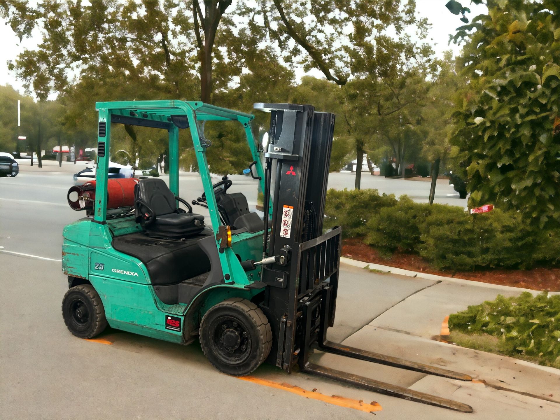 MITSUBISHI LPG FORKLIFT - MODEL FG25NT (2014) - Image 4 of 5