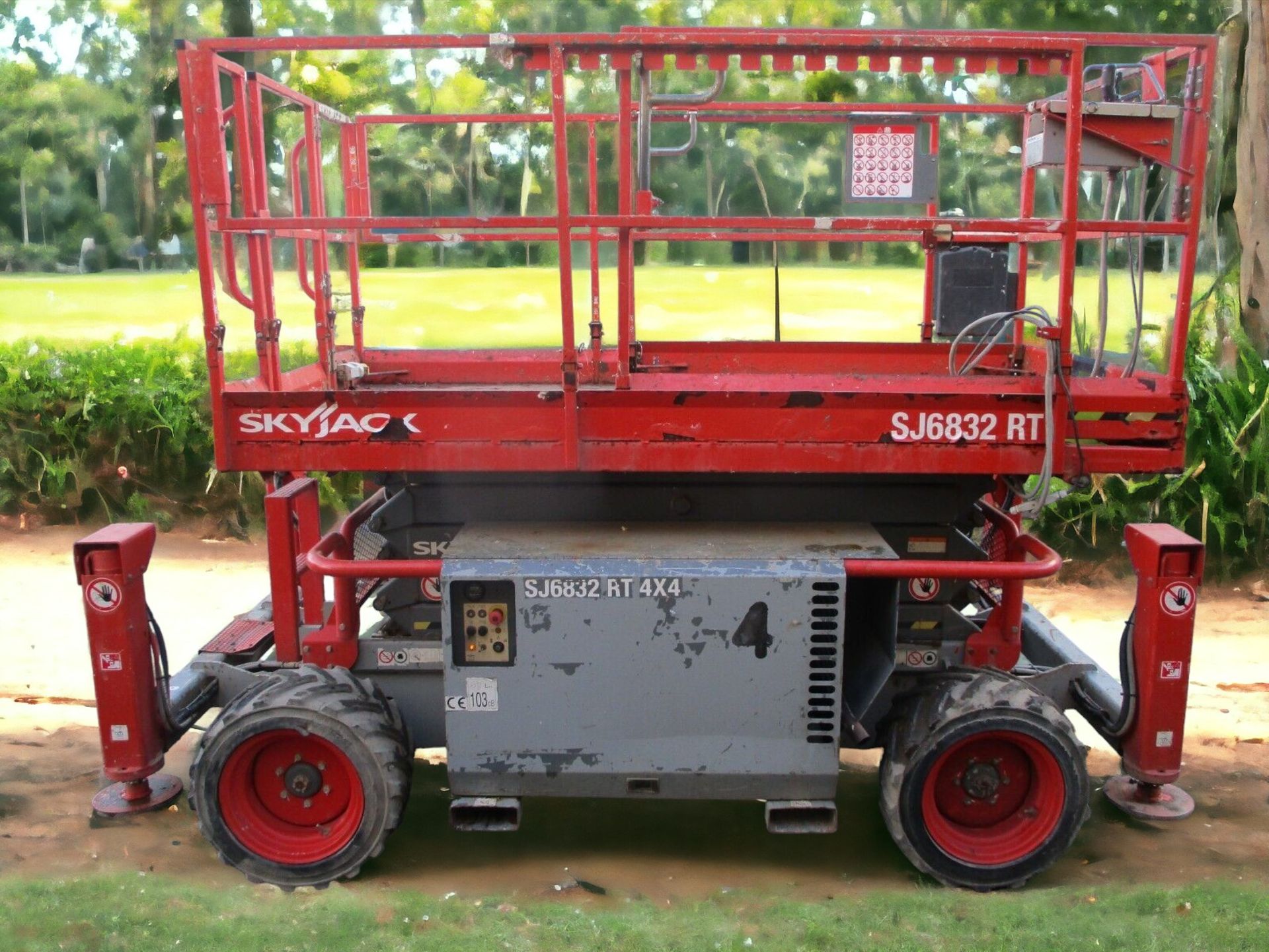 2015 SKYJACK SJ6832 SCISSOR LIFT POWER SOURCE: KUBOTA ENGINE - Image 12 of 13