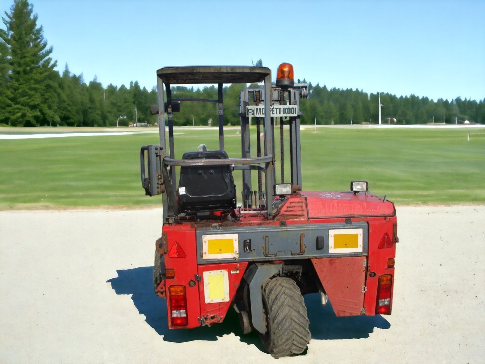 EFFICIENCY REDEFINED: MOFFETT MOUNTY M5 20.4 FORKLIFT - Image 8 of 12