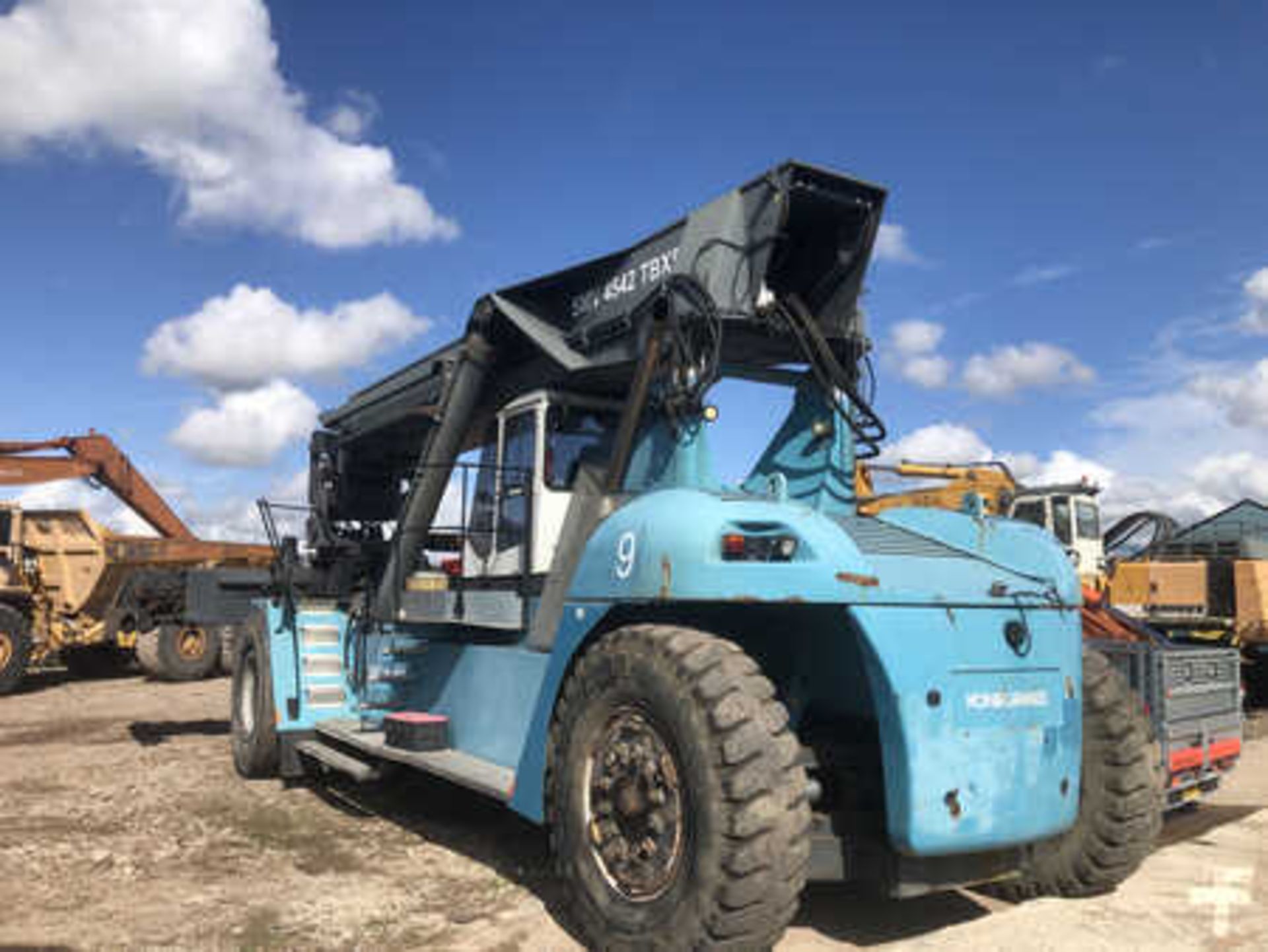 REACHSTACKERS SMV 4542 TBX5