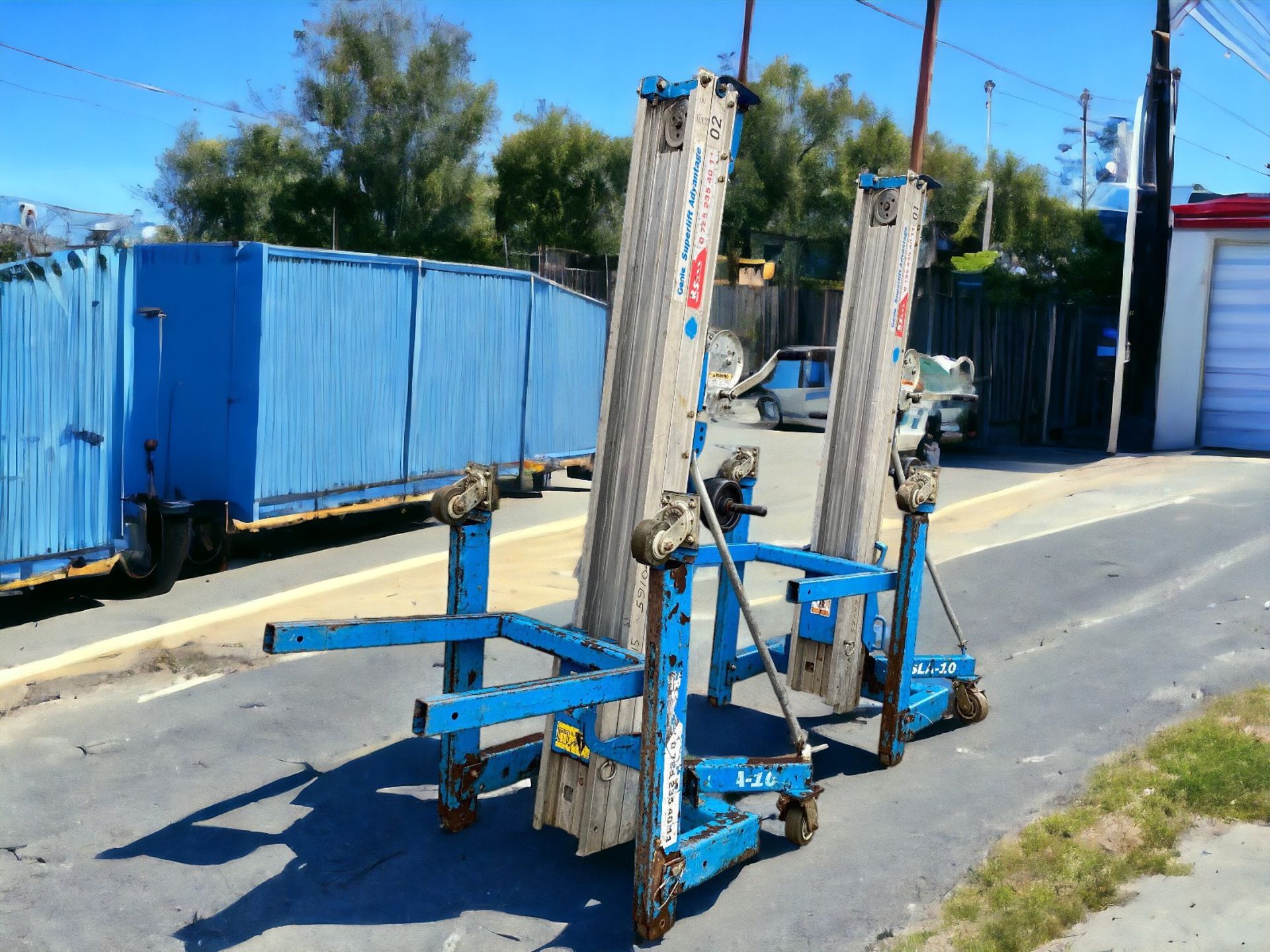 014/2015 GENIE SLA-10 SUPERLIFT MATERIAL LIFT - Image 3 of 11