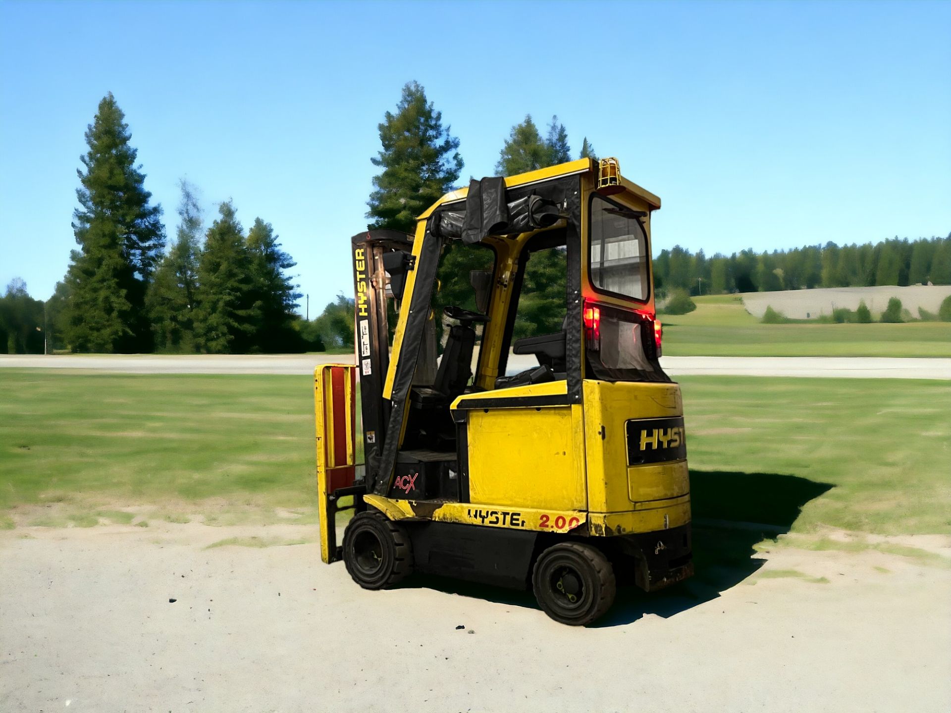 HYSTER ELECTRIC 4-WHEEL FORKLIFT - H2.00XMS (2006) **(INCLUDES CHARGER)** - Image 3 of 3