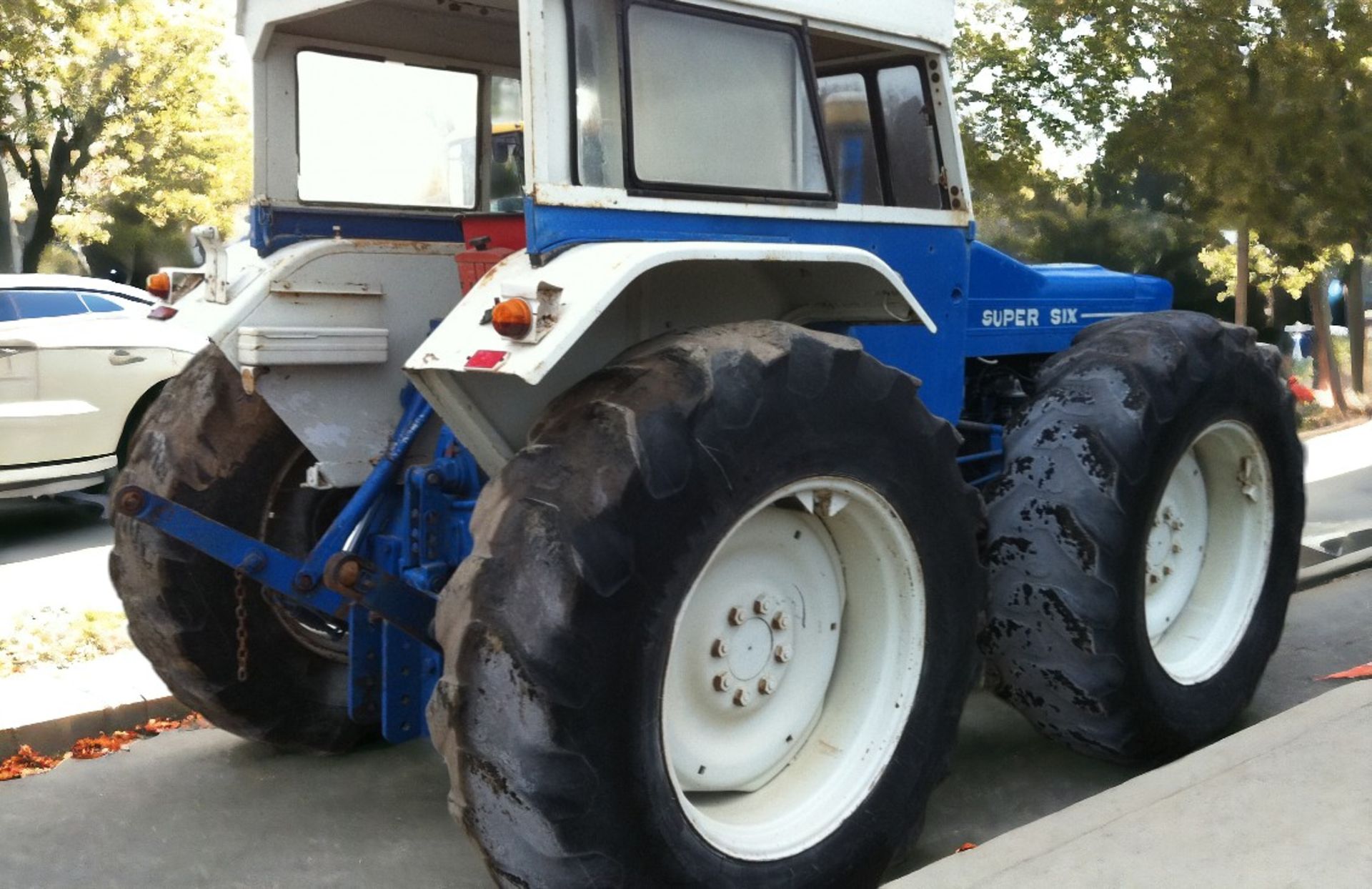 FORD COUNTY 1124 SUPER SIX AG TRACTOR - Image 4 of 6