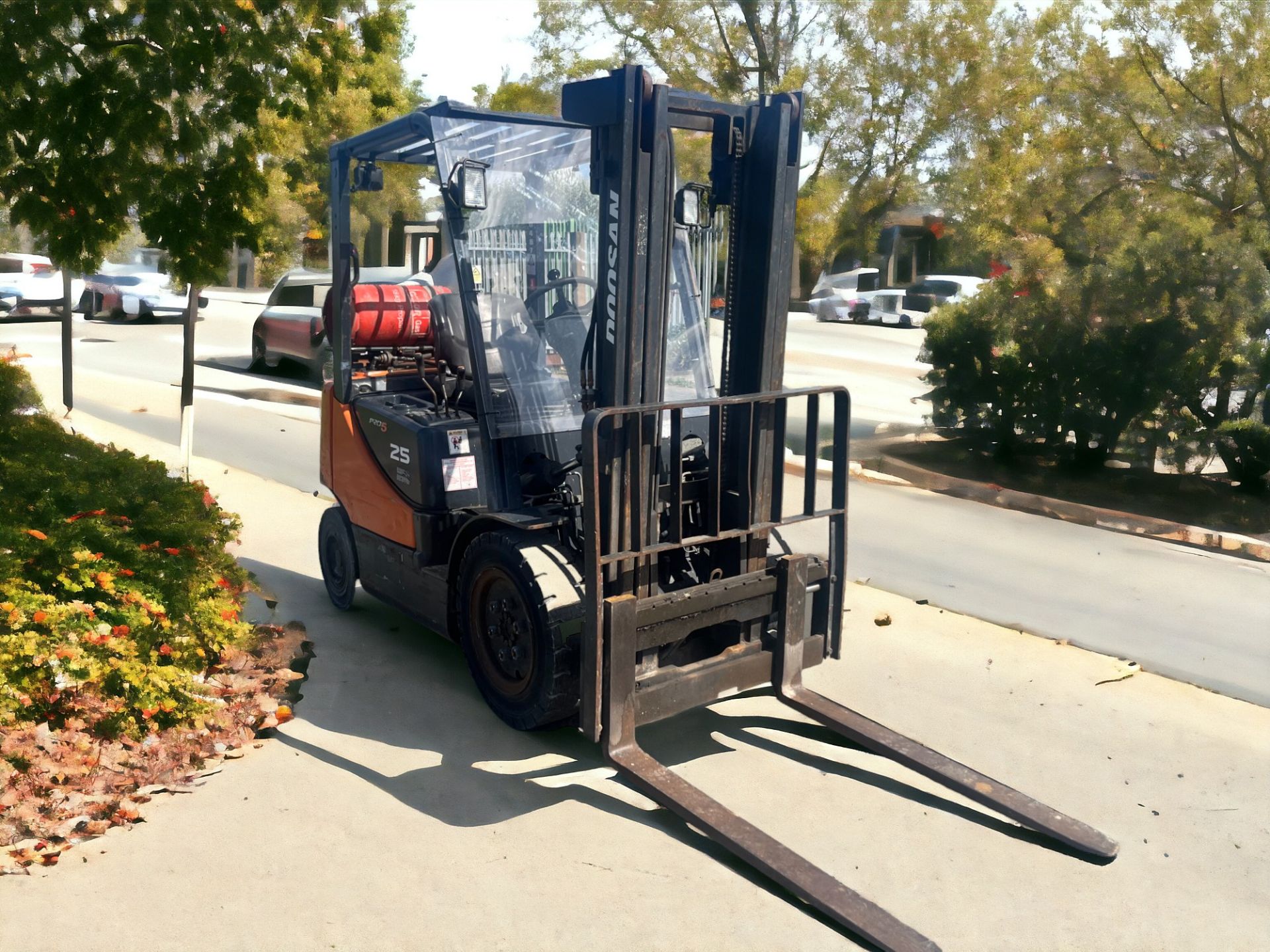 DOOSAN LPG FORKLIFT - MODEL G25P-5 (2008) - Image 3 of 6