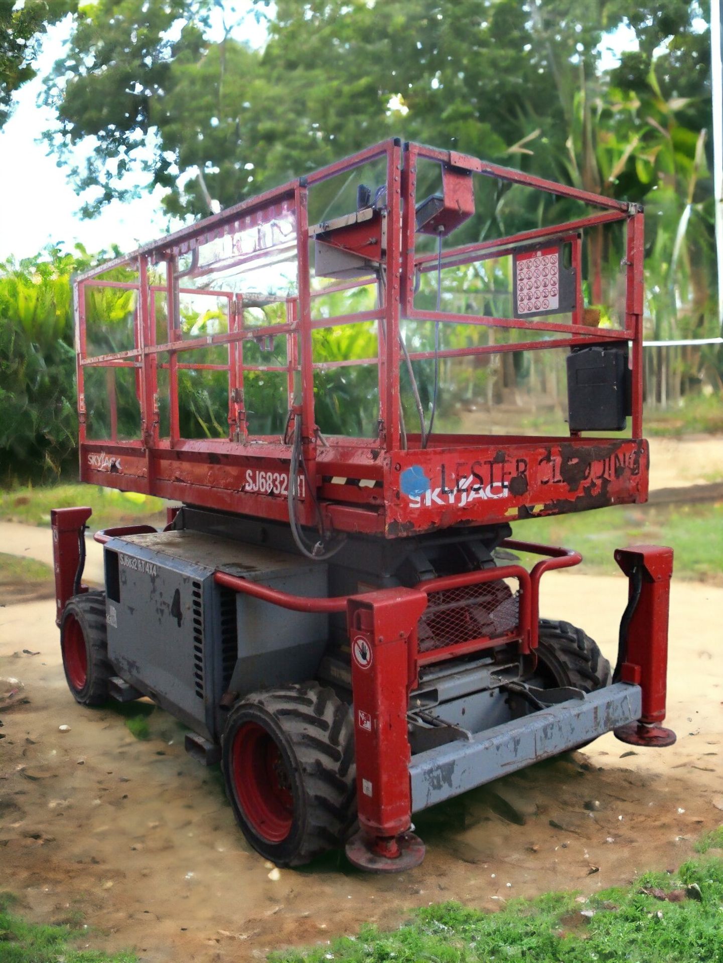 2015 SKYJACK SJ6832 SCISSOR LIFT POWER SOURCE: KUBOTA ENGINE - Image 9 of 13